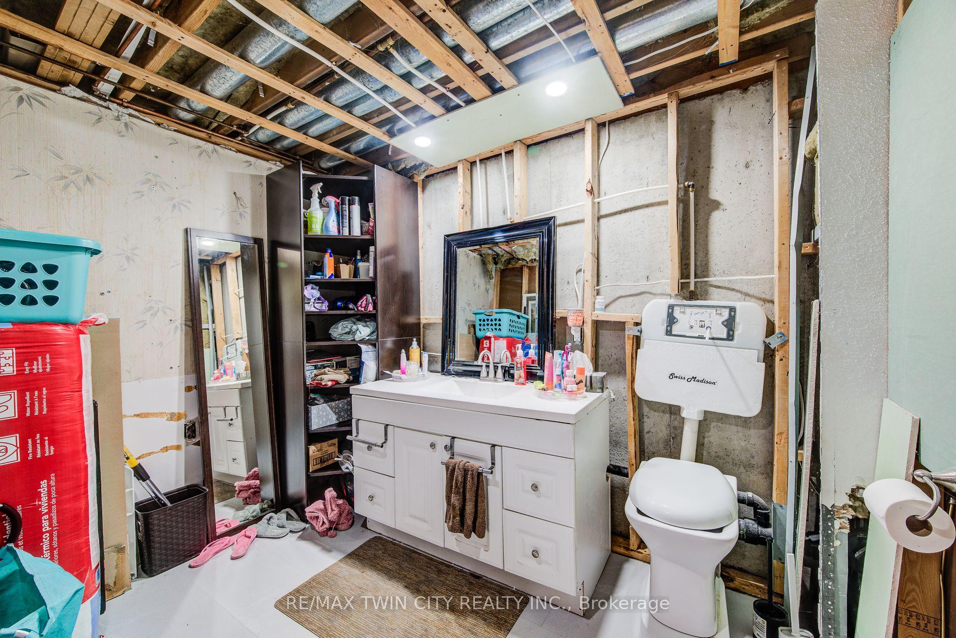 Photo 23 of 27 Meadow Woods Crescent, Kitchener, Forest Heights — HOMEH