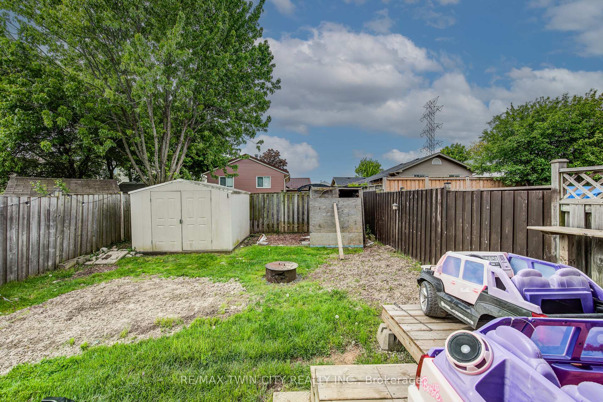 Photo 27 of 27 Meadow Woods Crescent, Kitchener, Forest Heights — HOMEH