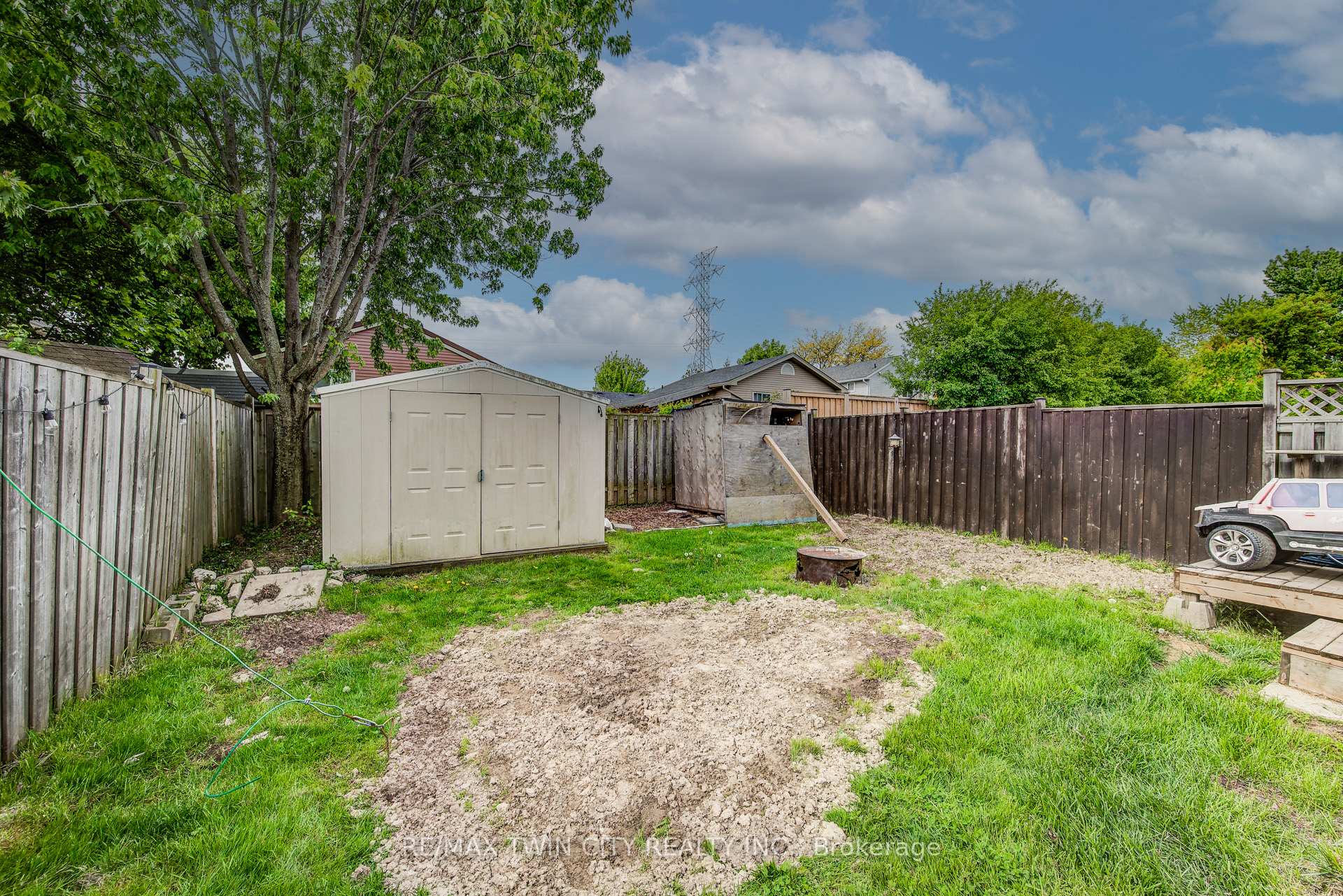 Photo 28 of 27 Meadow Woods Crescent, Kitchener, Forest Heights — HOMEH
