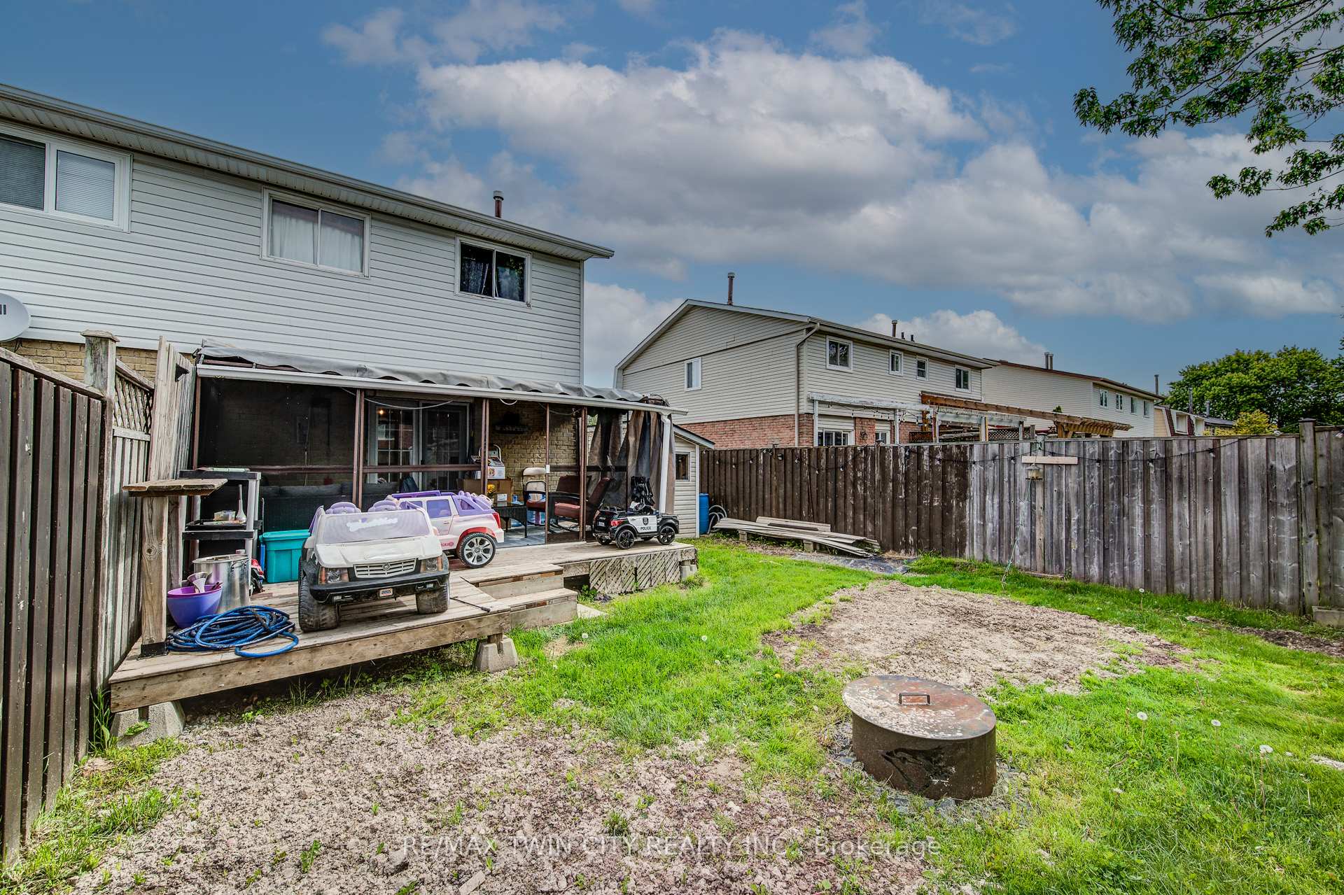 Photo 31 of 27 Meadow Woods Crescent, Kitchener, Forest Heights — HOMEH
