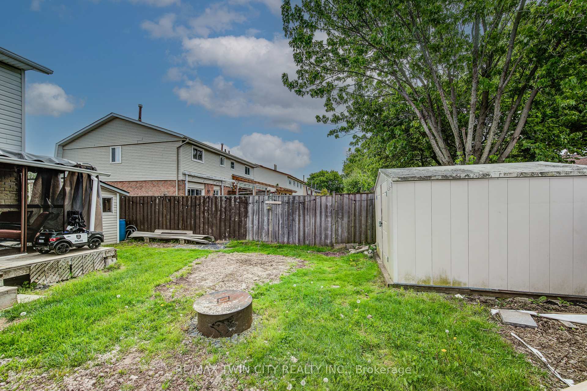 Photo 32 of 27 Meadow Woods Crescent, Kitchener, Forest Heights — HOMEH