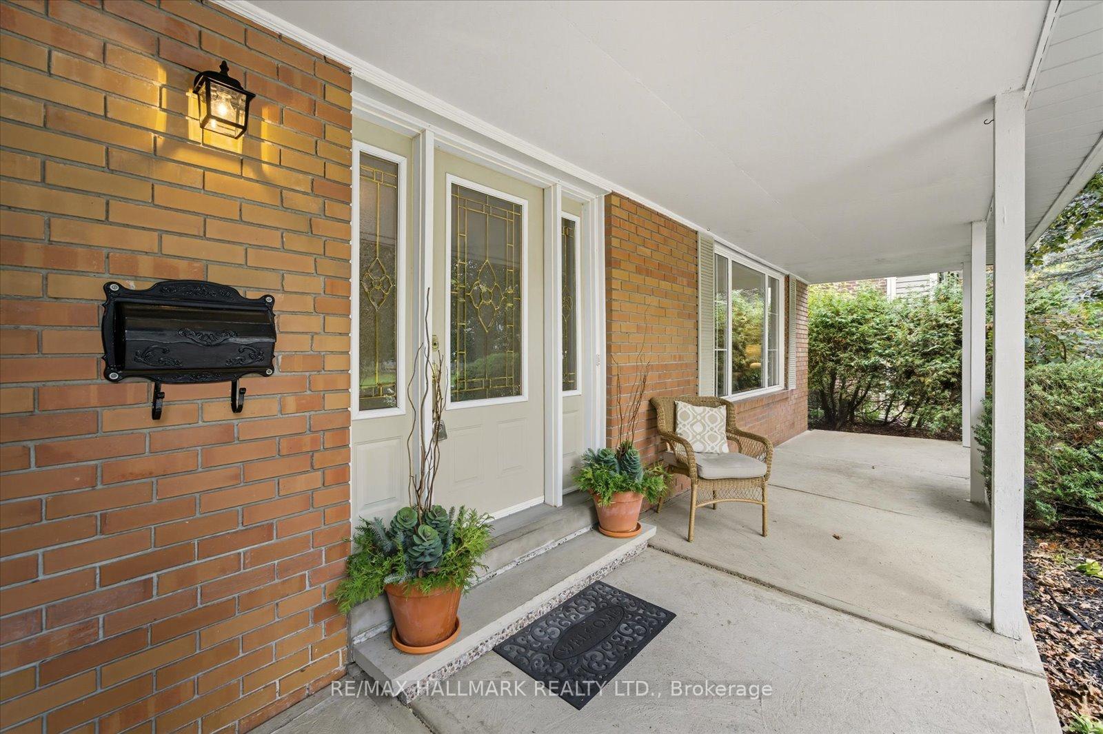 Photo 2 of 28 Christman Court, Markham, Markham Village — HOMEH