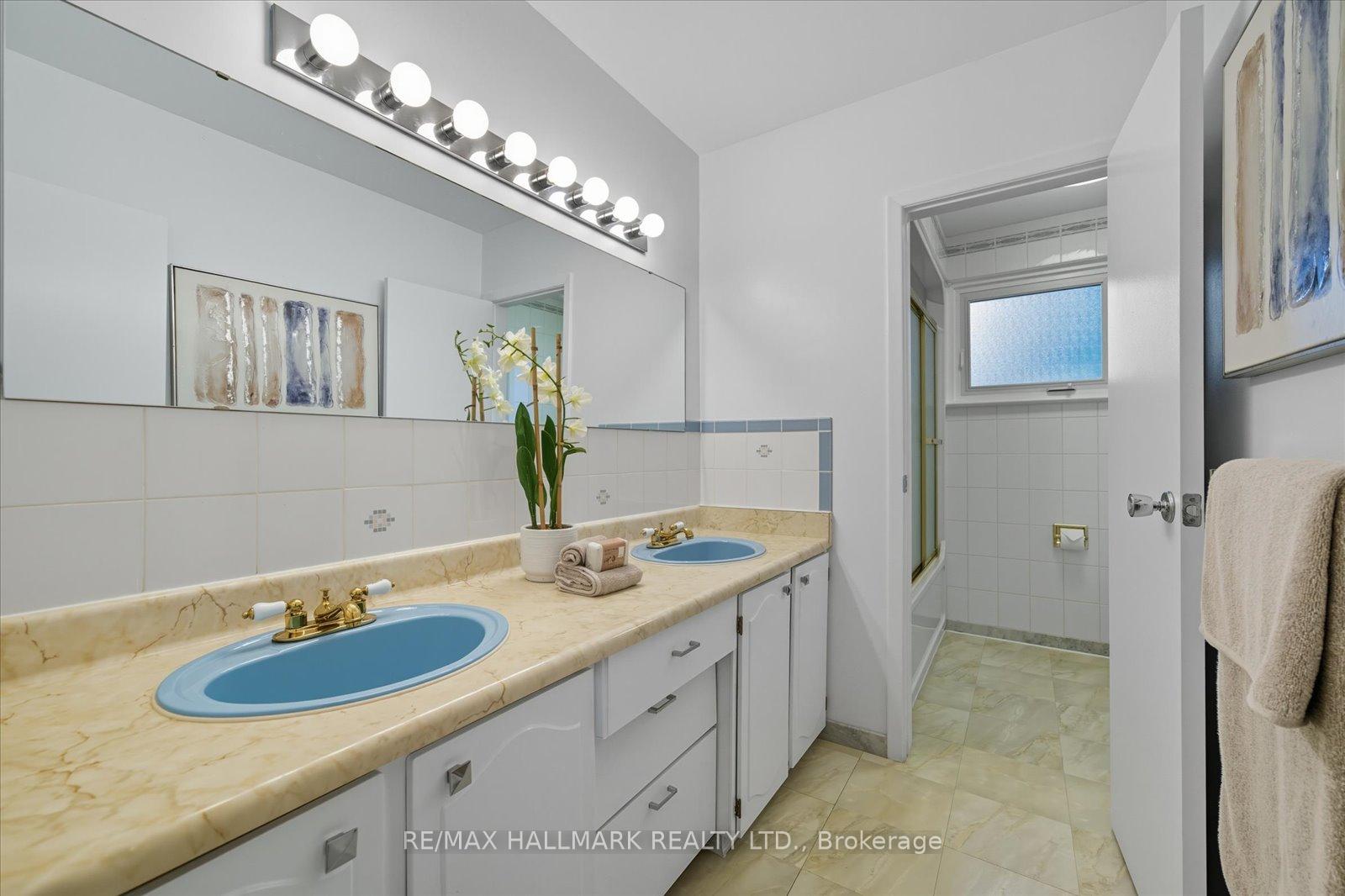 Photo 32 of 28 Christman Court, Markham, Markham Village — HOMEH