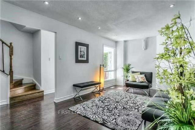 Photo 2 of Unit Upper, 9 Upton Crescent, Markham, Milliken Mills West — HOMEH
