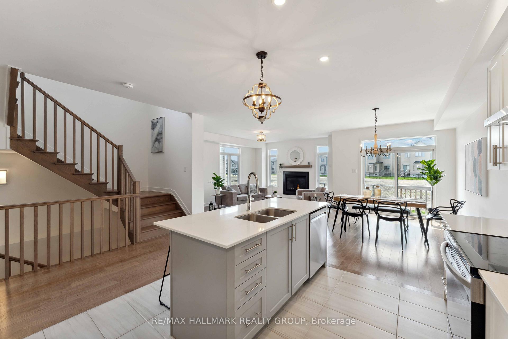 Photo 4 of 20 Mendoza Way, Ottawa, Kanata - Emerald Meadows/Trailwest — HOMEH