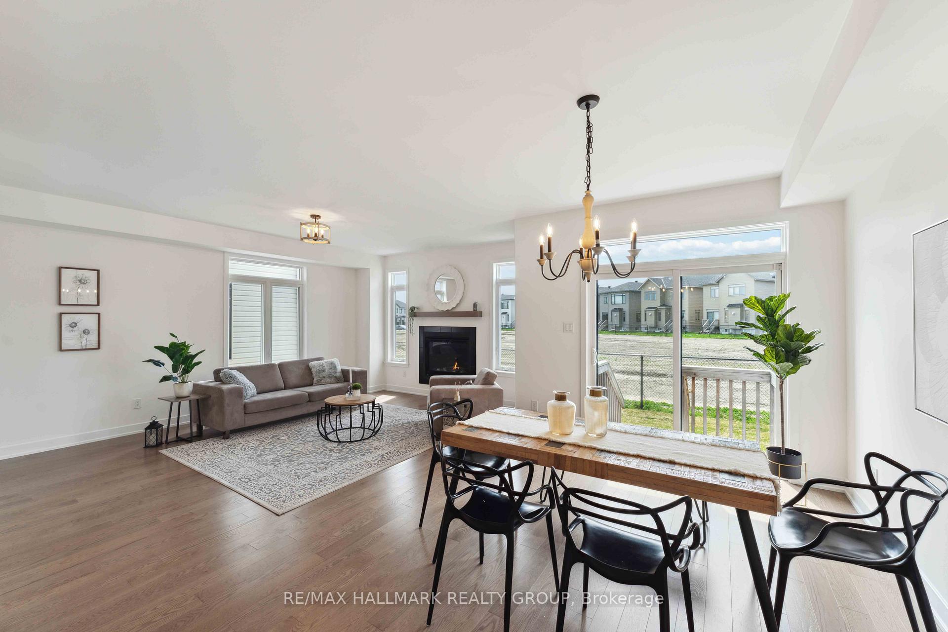 Photo 6 of 20 Mendoza Way, Ottawa, Kanata - Emerald Meadows/Trailwest — HOMEH