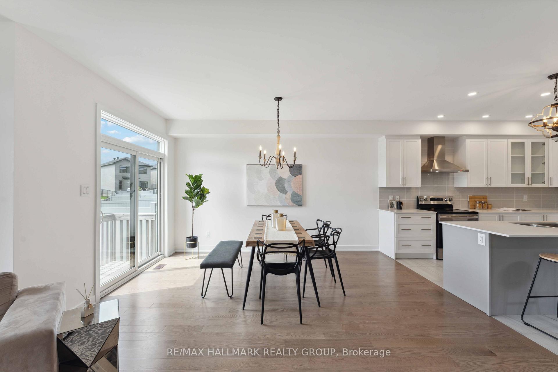 Photo 7 of 20 Mendoza Way, Ottawa, Kanata - Emerald Meadows/Trailwest — HOMEH