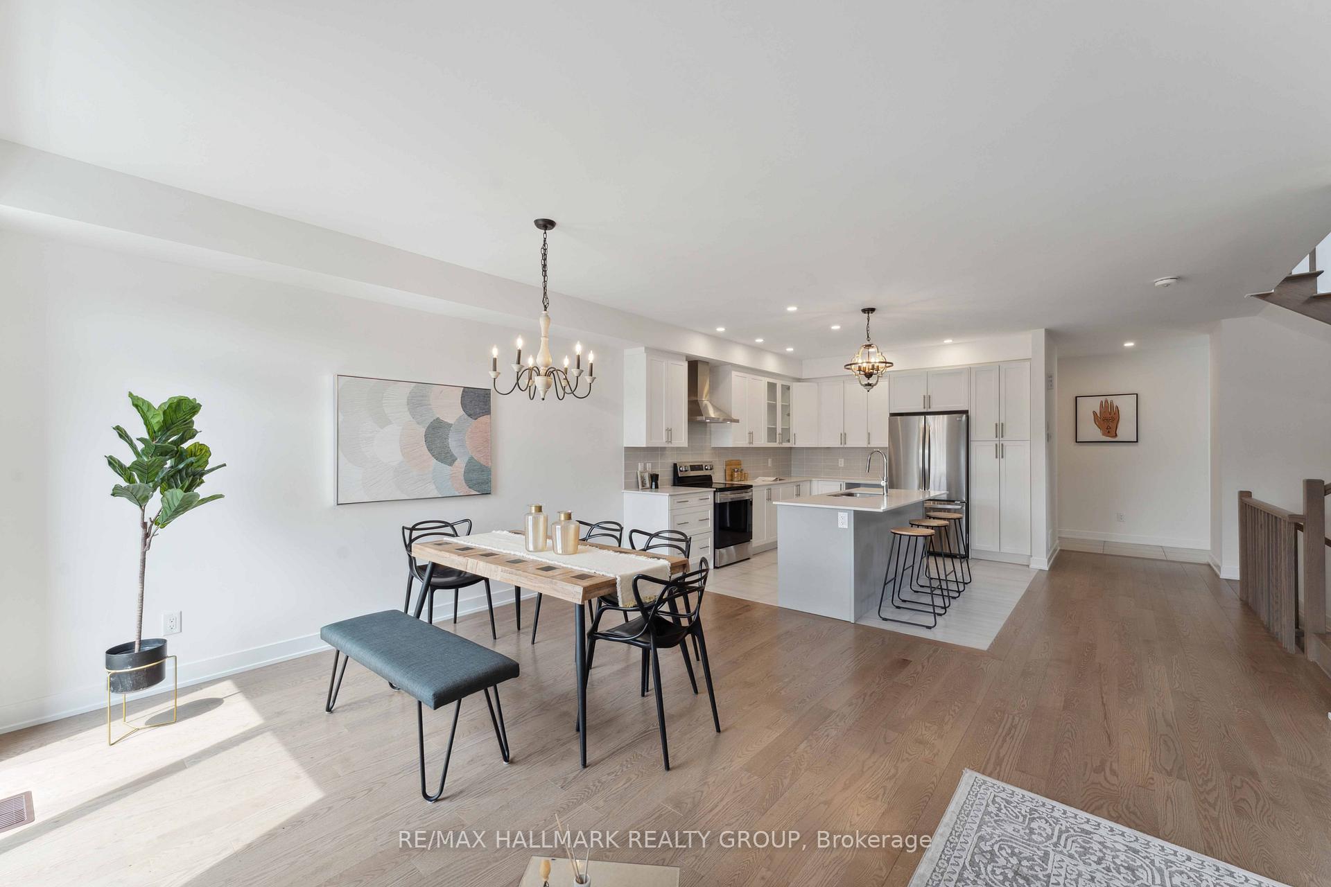 Photo 8 of 20 Mendoza Way, Ottawa, Kanata - Emerald Meadows/Trailwest — HOMEH