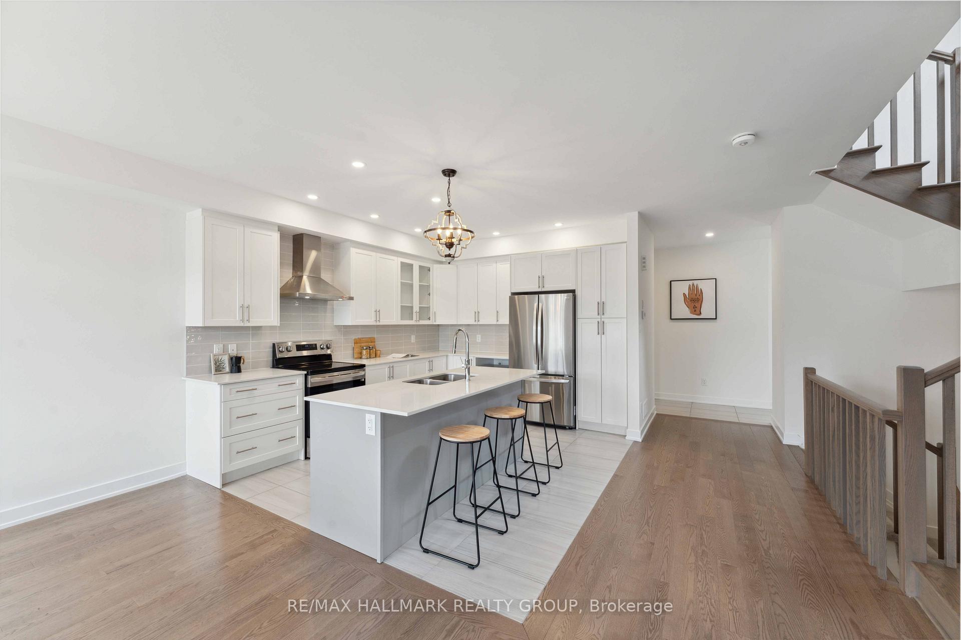Photo 9 of 20 Mendoza Way, Ottawa, Kanata - Emerald Meadows/Trailwest — HOMEH