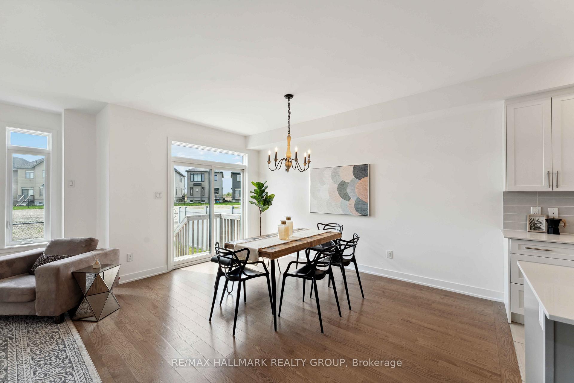 Photo 10 of 20 Mendoza Way, Ottawa, Kanata - Emerald Meadows/Trailwest — HOMEH