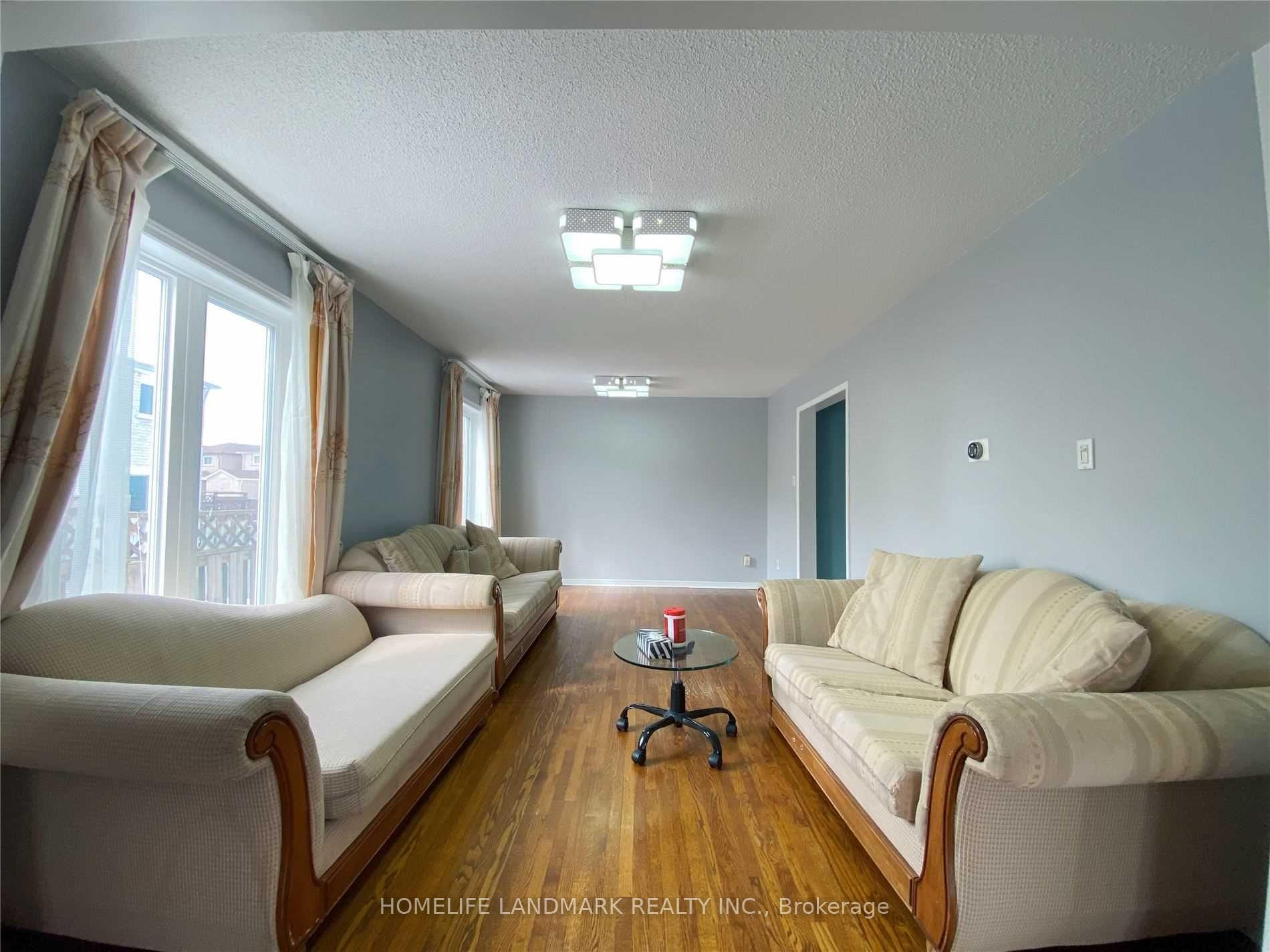 Photo 4 of 29 Timbers Circle, Markham, Milliken Mills East — HOMEH