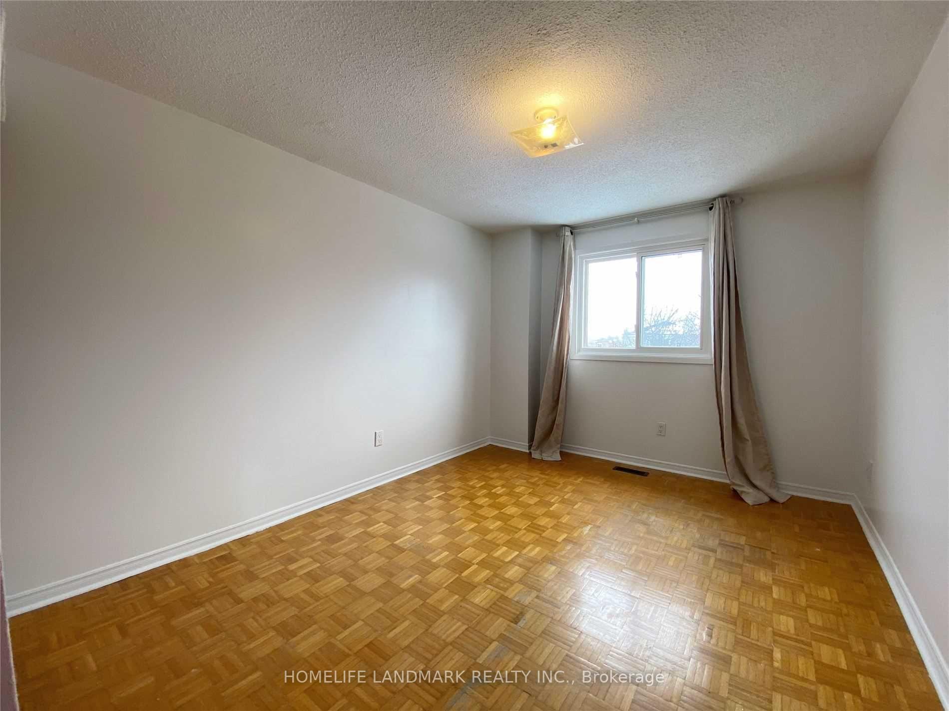 Photo 18 of 29 Timbers Circle, Markham, Milliken Mills East — HOMEH