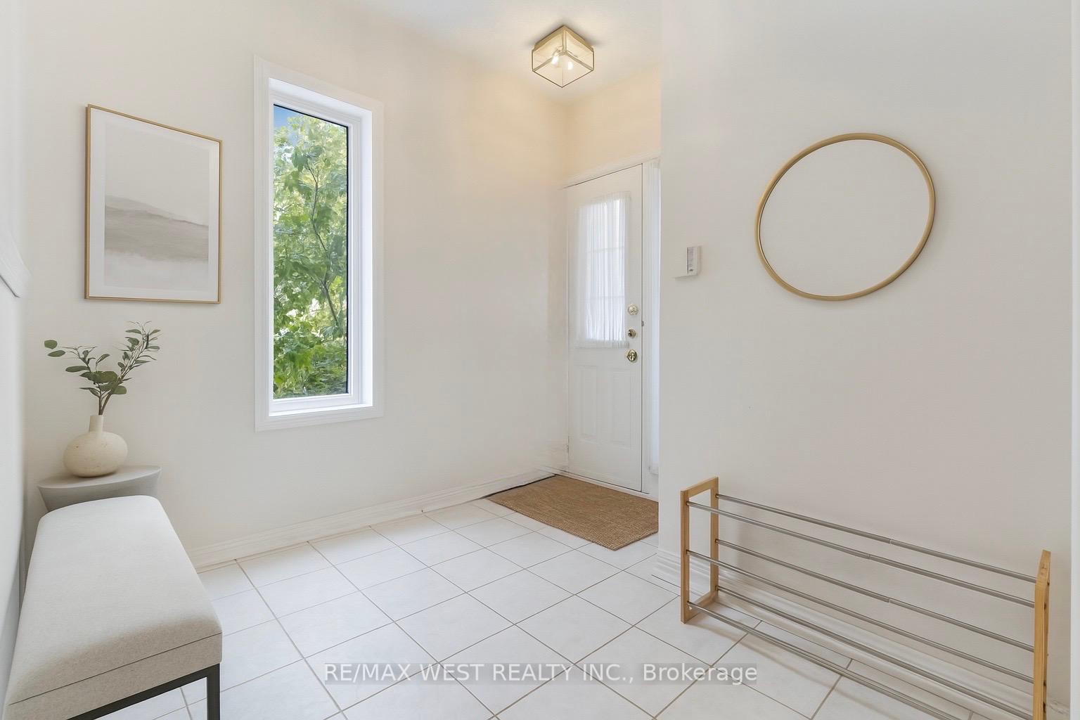 Photo 3 of 37 Belford Crescent, Markham, Milliken Mills East — HOMEH