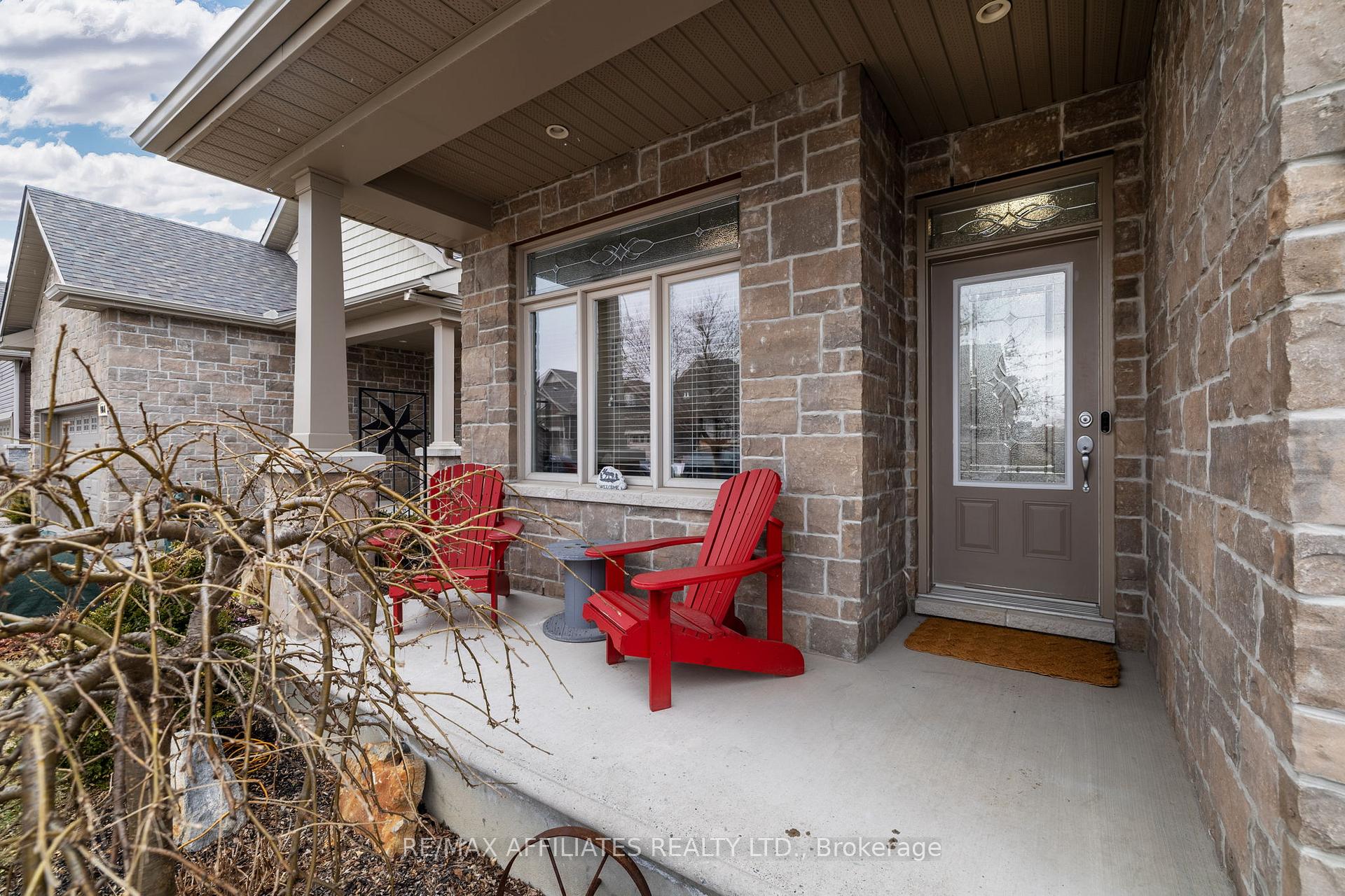 Photo 2 of 102 Elfin Grove, Ottawa, Kanata - Emerald Meadows/Trailwest — HOMEH