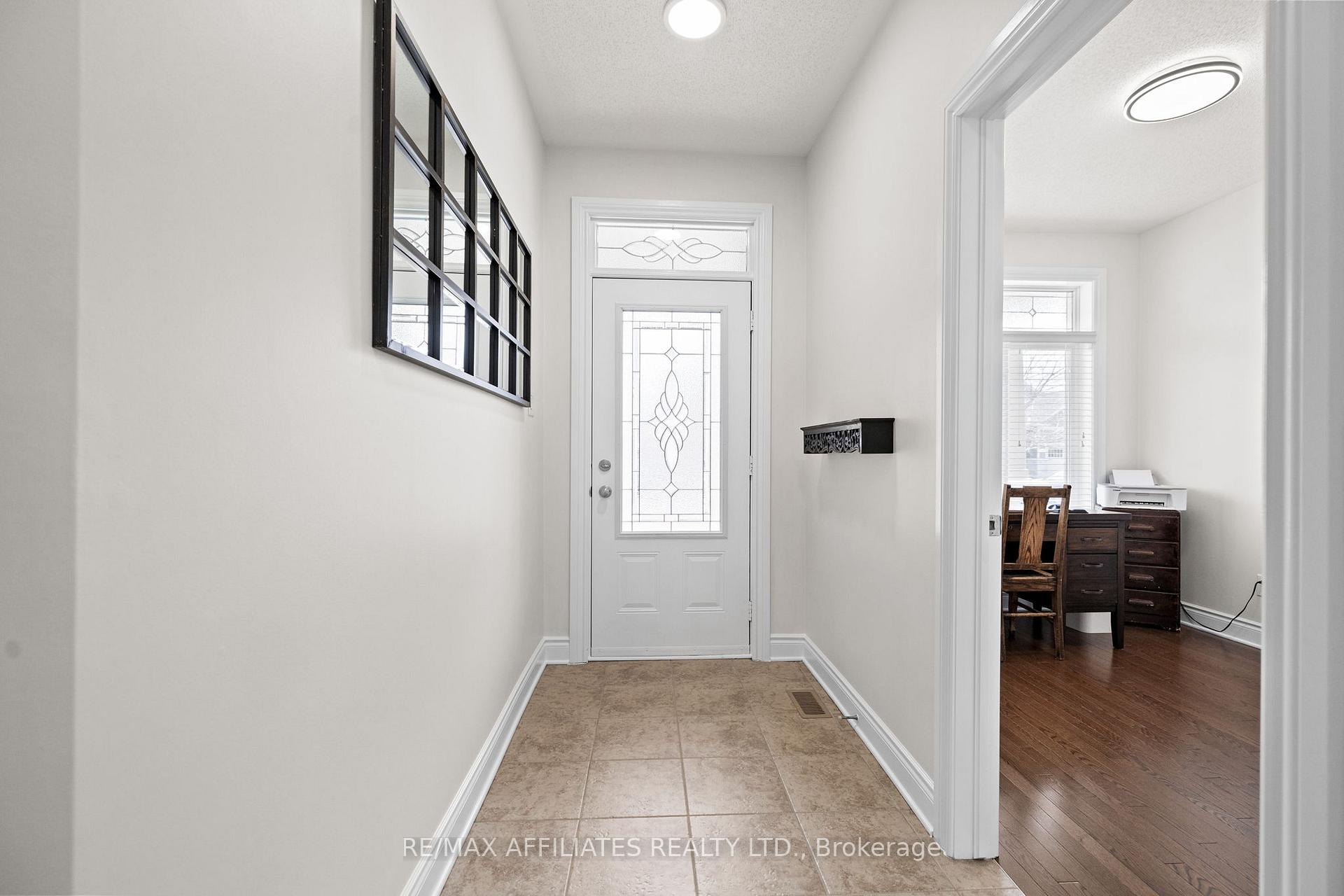 Photo 3 of 102 Elfin Grove, Ottawa, Kanata - Emerald Meadows/Trailwest — HOMEH