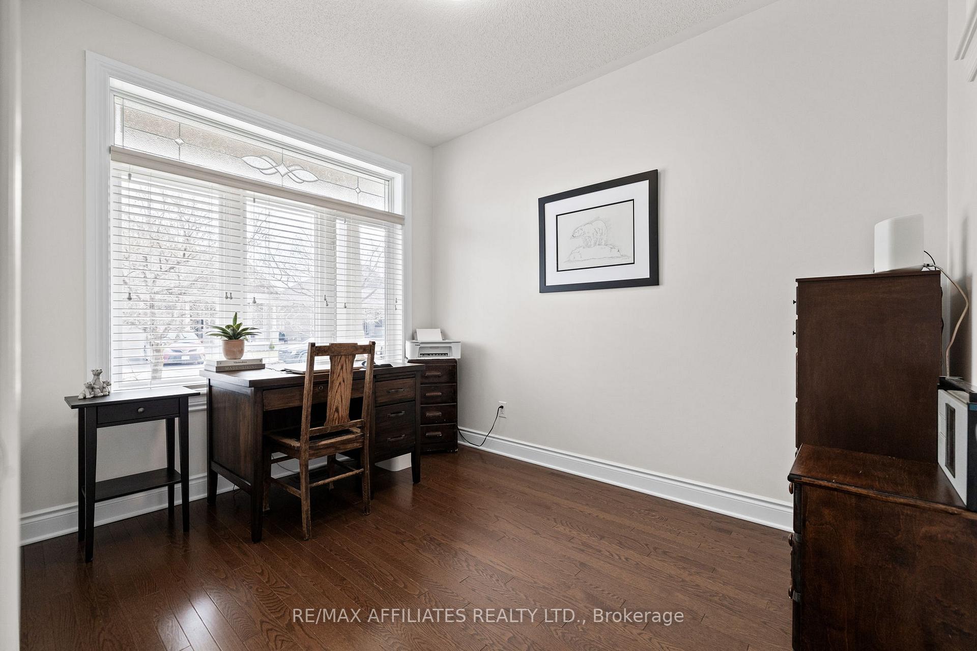 Photo 4 of 102 Elfin Grove, Ottawa, Kanata - Emerald Meadows/Trailwest — HOMEH