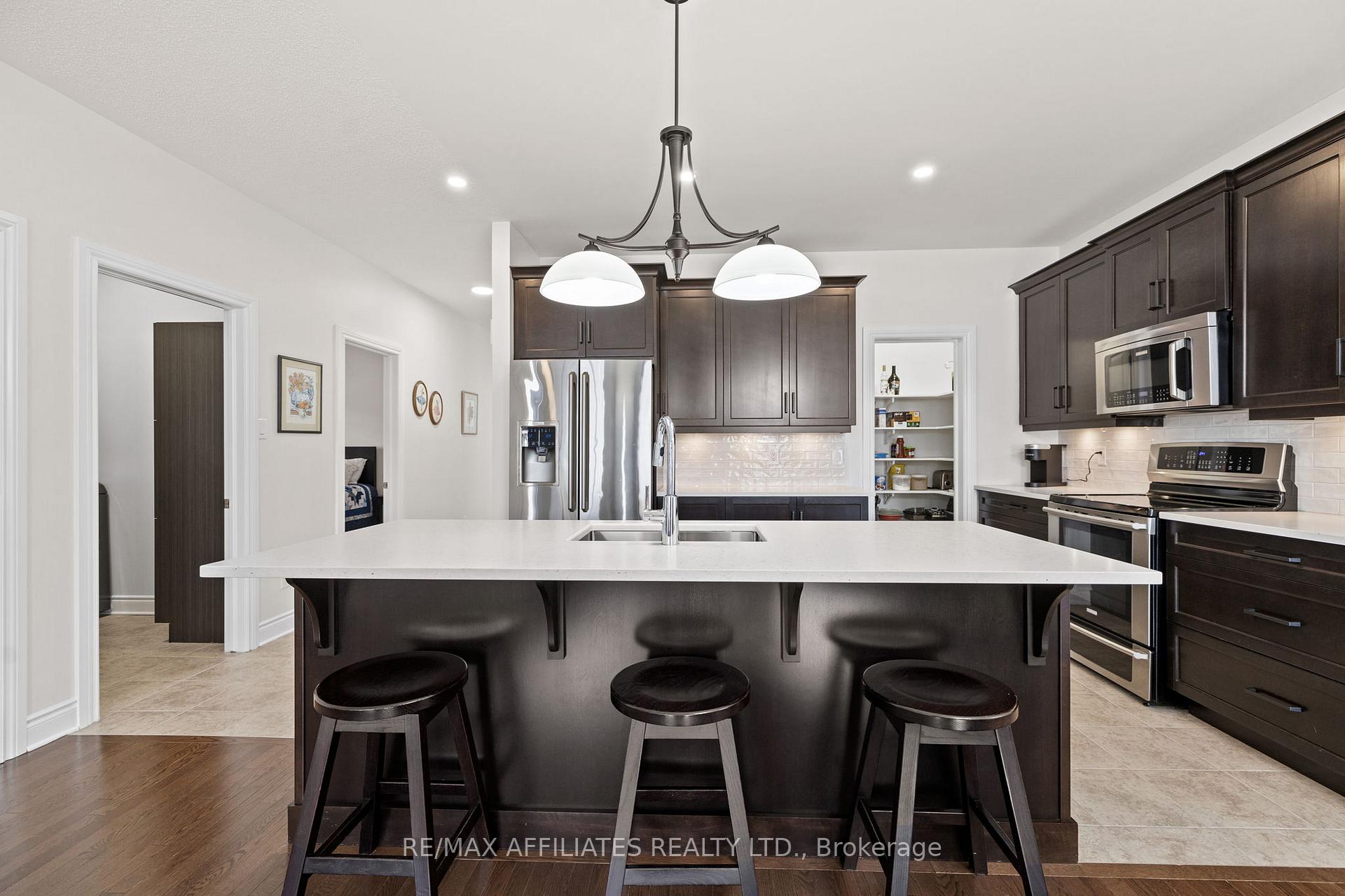 Photo 9 of 102 Elfin Grove, Ottawa, Kanata - Emerald Meadows/Trailwest — HOMEH