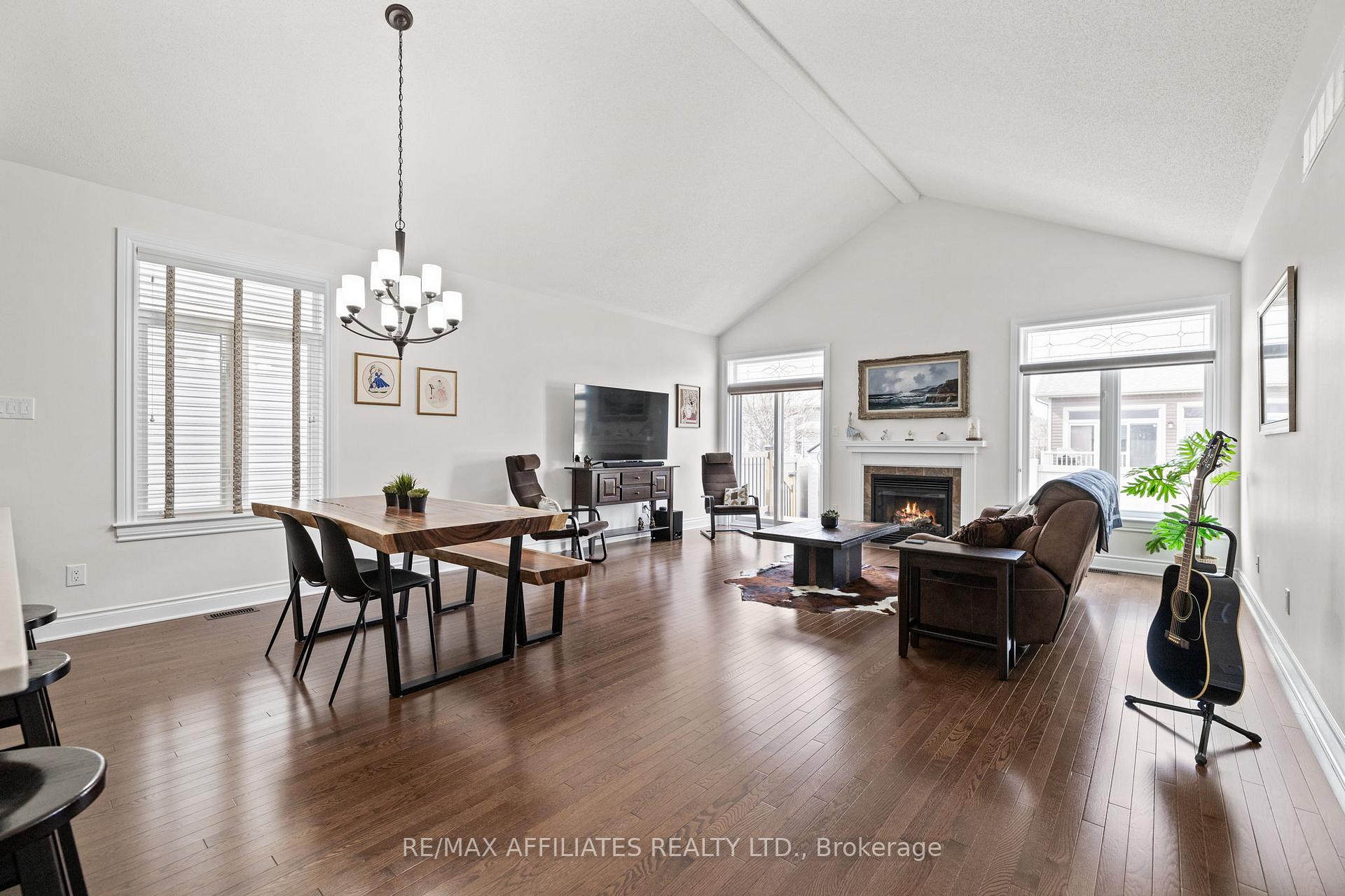 Photo 10 of 102 Elfin Grove, Ottawa, Kanata - Emerald Meadows/Trailwest — HOMEH