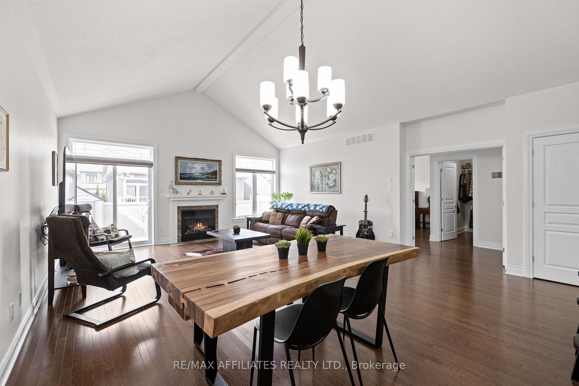 Photo 11 of 102 Elfin Grove, Ottawa, Kanata - Emerald Meadows/Trailwest — HOMEH