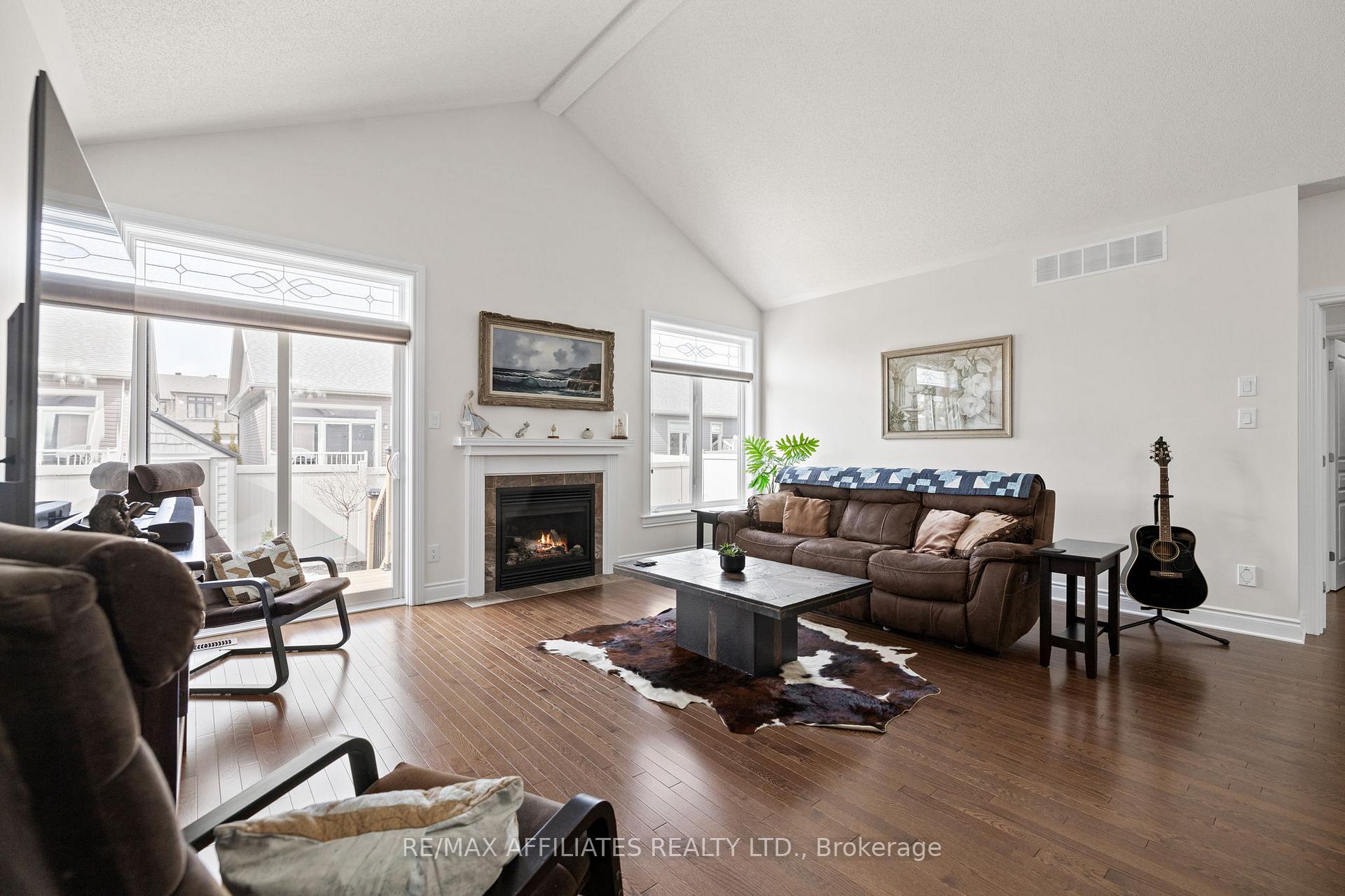 Photo 12 of 102 Elfin Grove, Ottawa, Kanata - Emerald Meadows/Trailwest — HOMEH