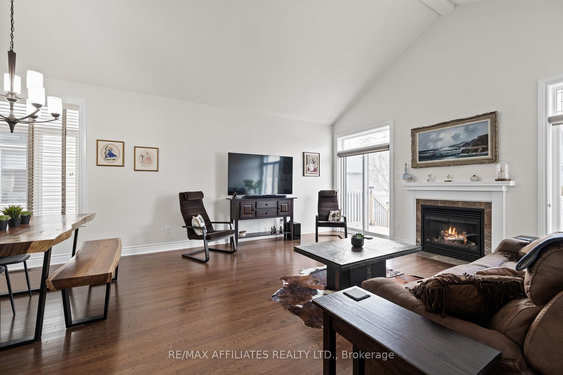 Photo 13 of 102 Elfin Grove, Ottawa, Kanata - Emerald Meadows/Trailwest — HOMEH