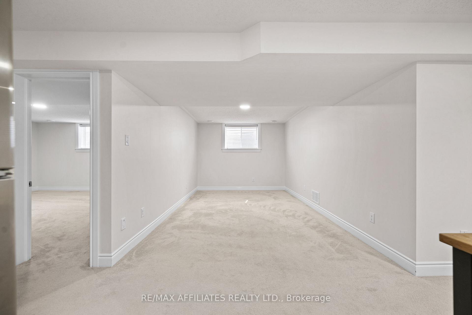 Photo 22 of 102 Elfin Grove, Ottawa, Kanata - Emerald Meadows/Trailwest — HOMEH