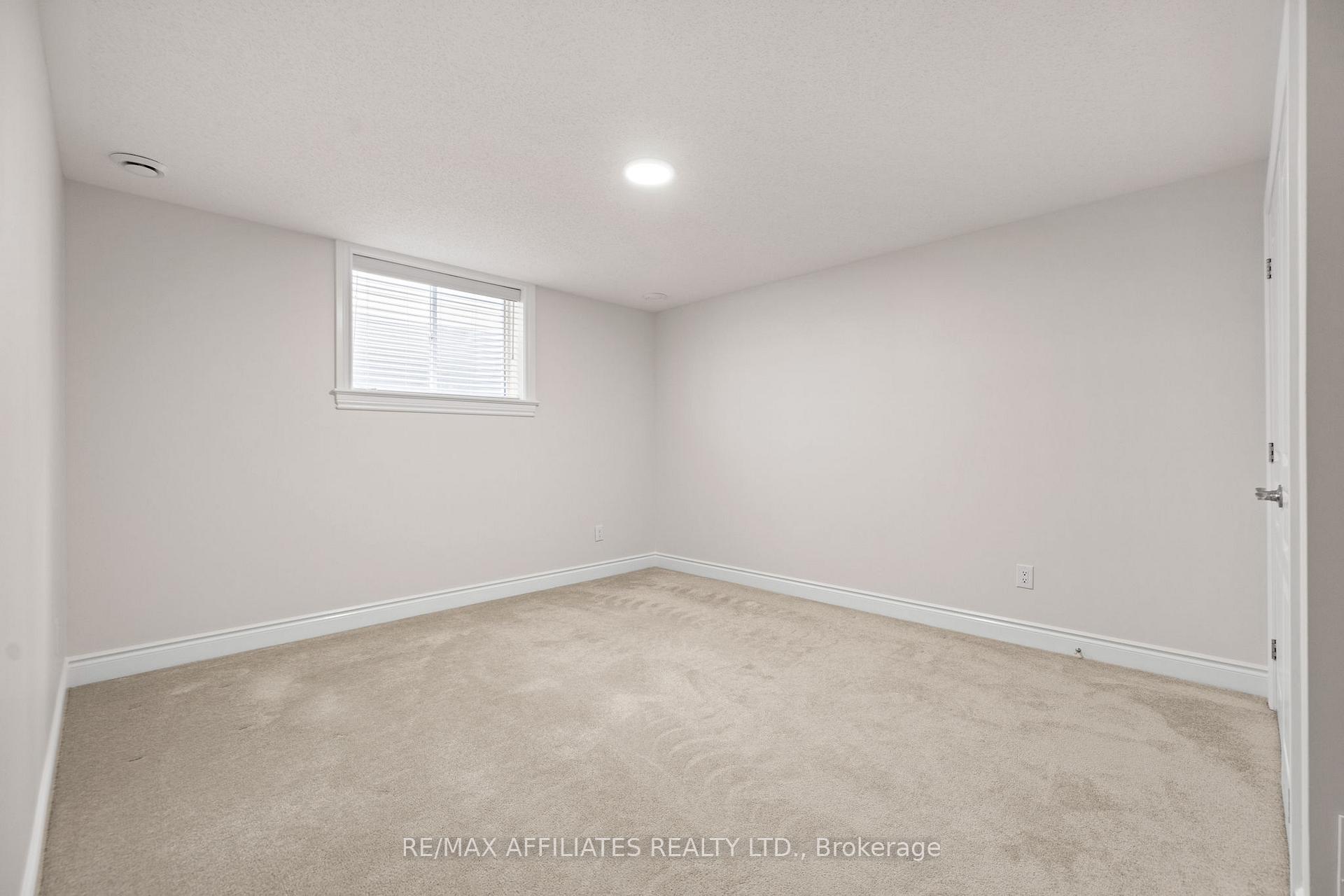 Photo 24 of 102 Elfin Grove, Ottawa, Kanata - Emerald Meadows/Trailwest — HOMEH
