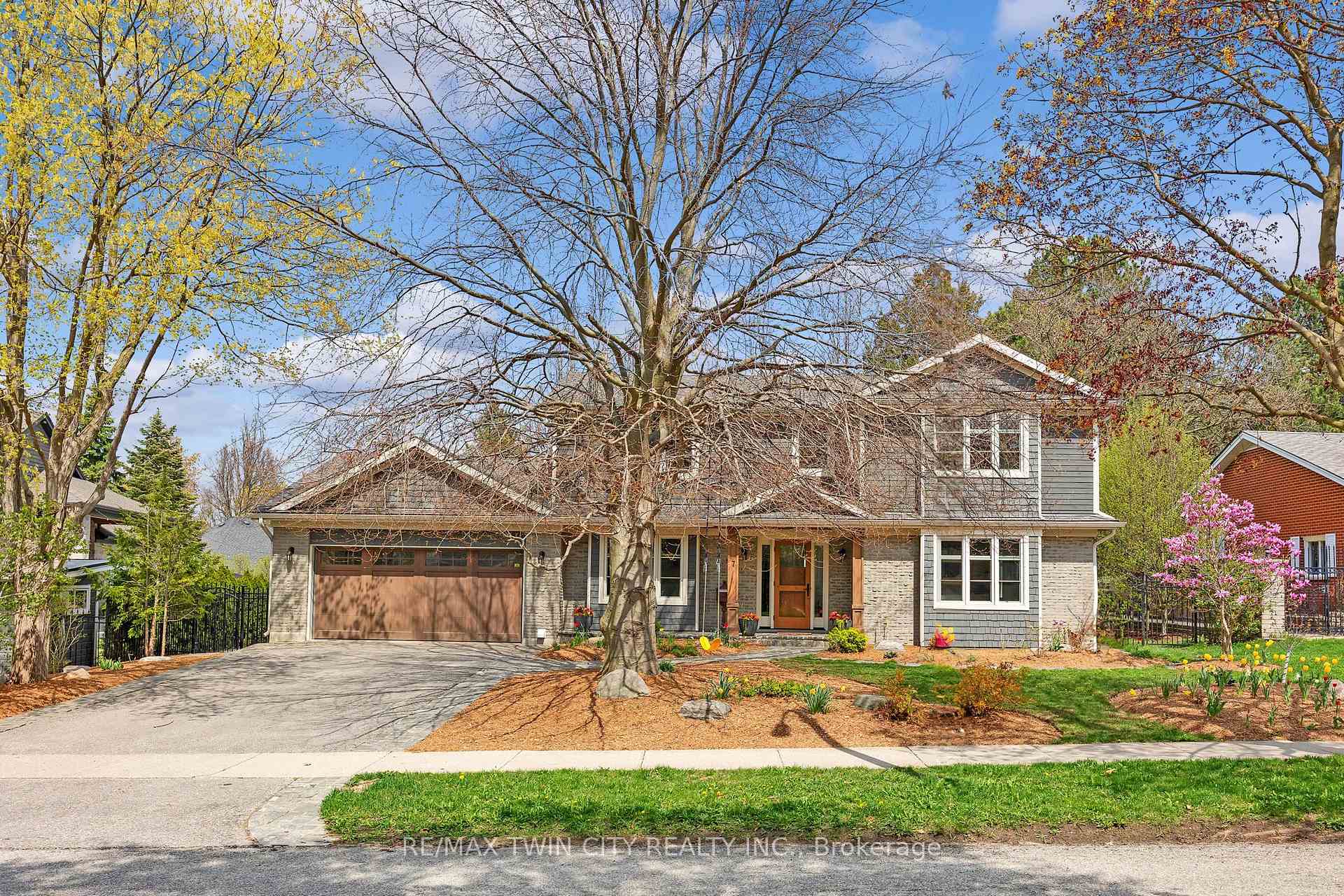 Photo 2 of 7 Huntley Crescent, Kitchener — HOMEH