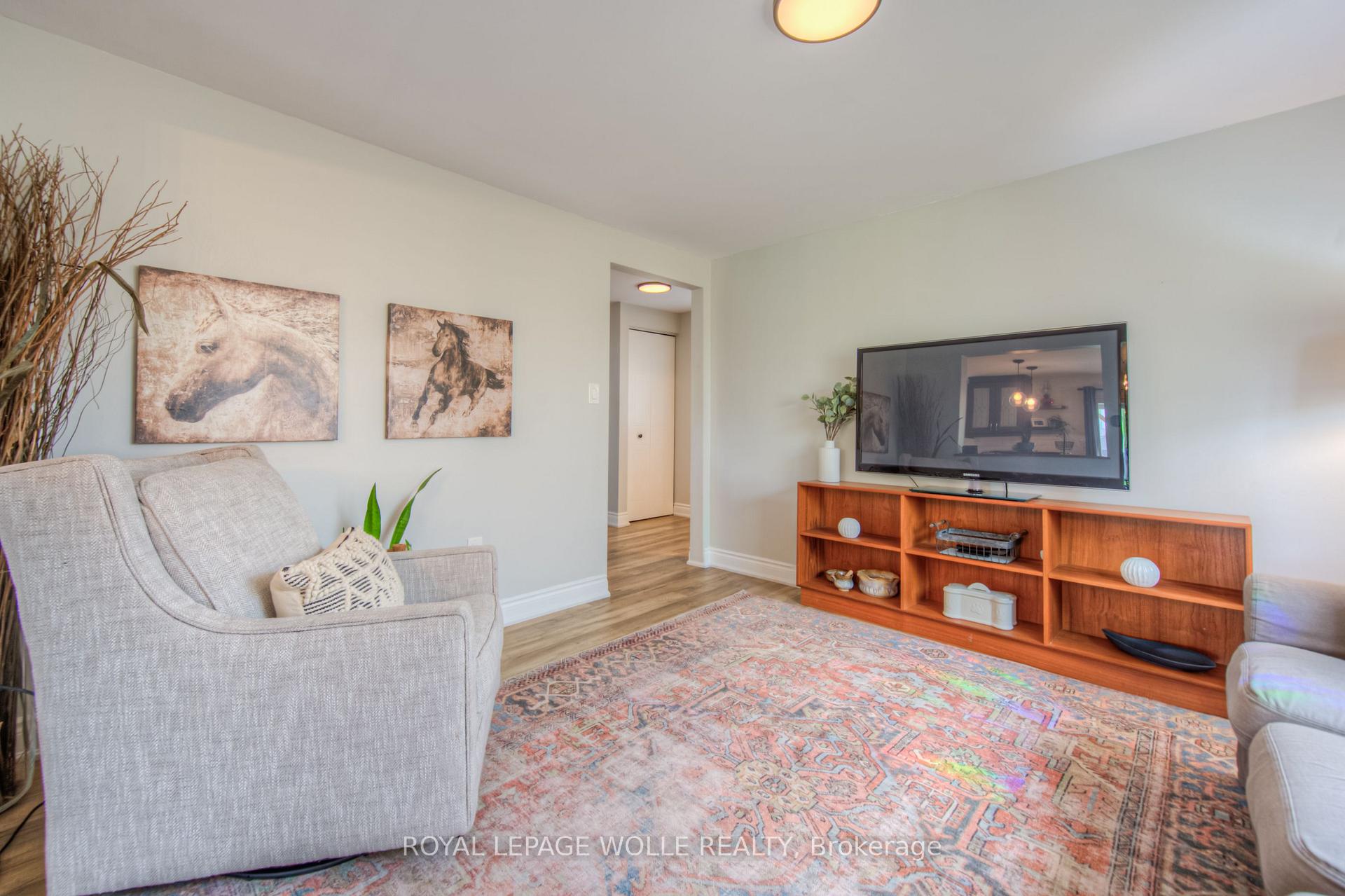 Photo 11 of 443 Otterbein Road, Kitchener — HOMEH