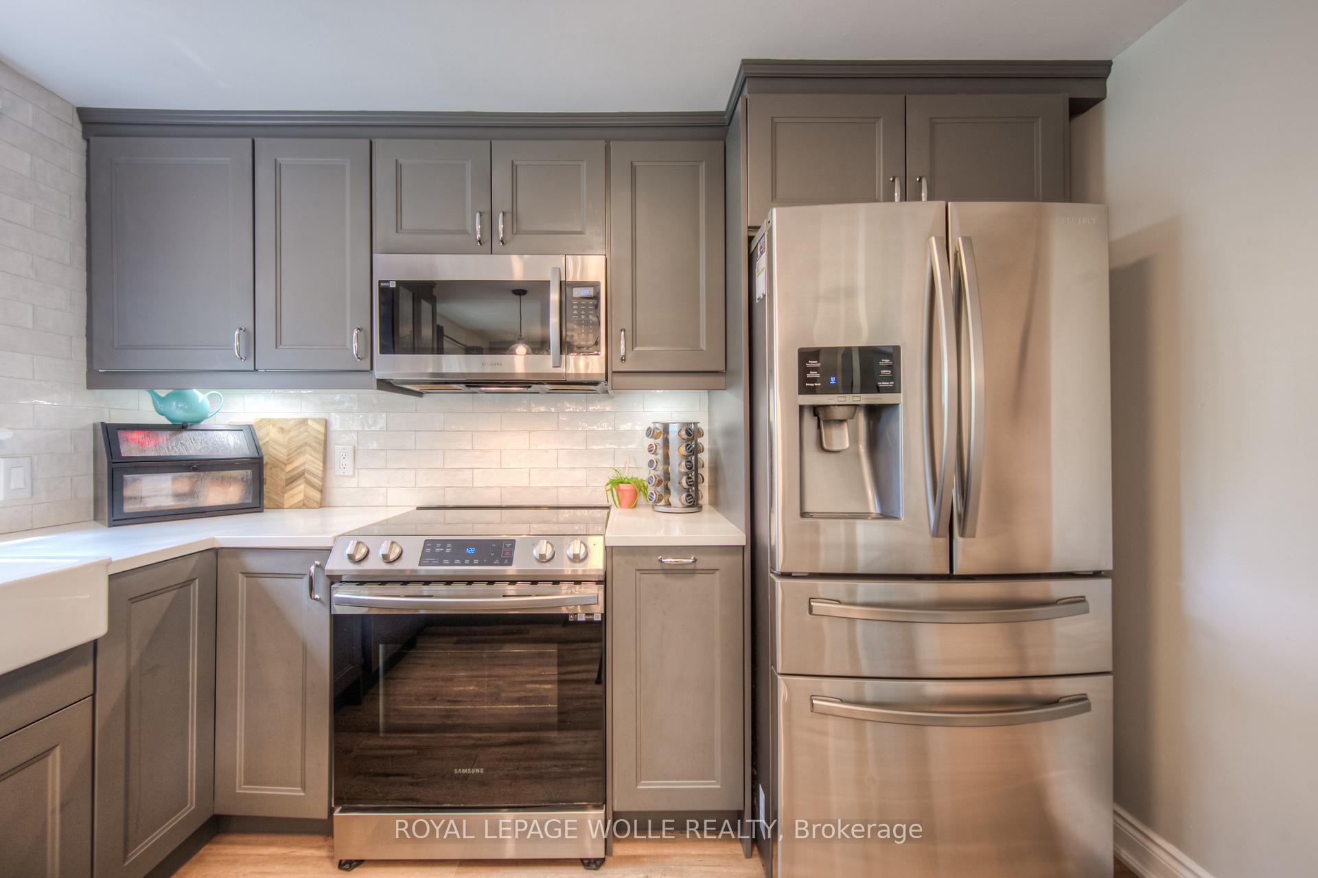 Photo 14 of 443 Otterbein Road, Kitchener — HOMEH