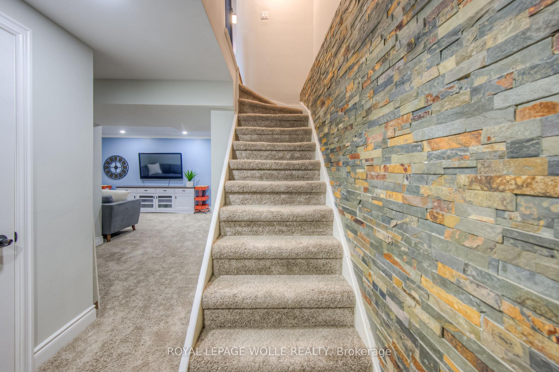 Photo 28 of 443 Otterbein Road, Kitchener — HOMEH