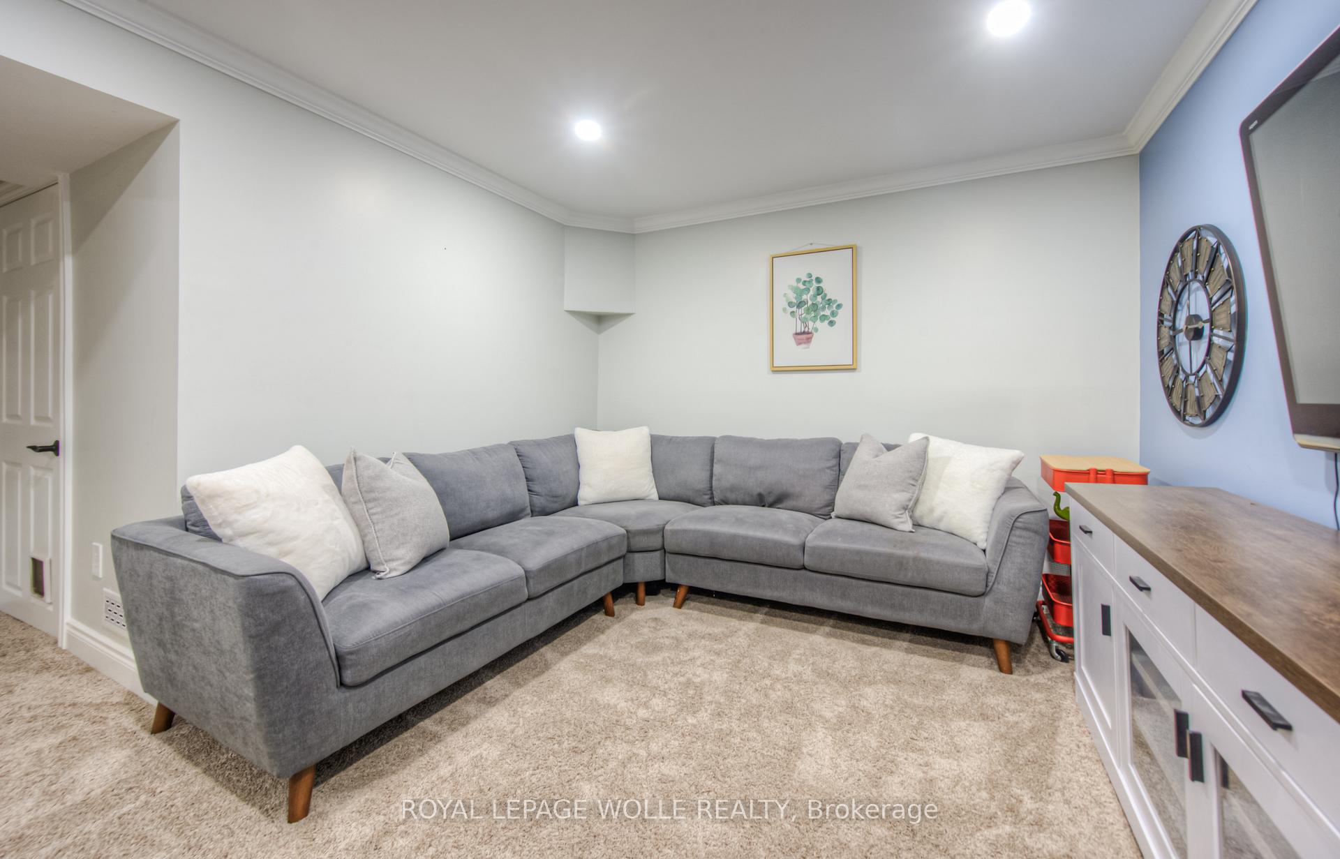 Photo 32 of 443 Otterbein Road, Kitchener — HOMEH