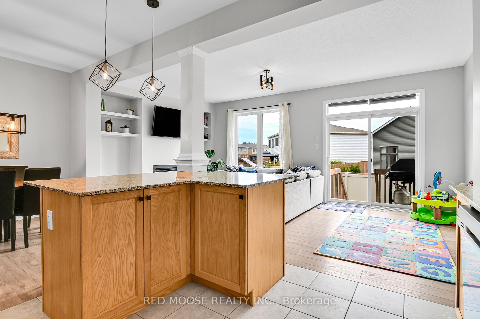 Photo 10 of 661 Rouncey Road, Ottawa, Kanata - Emerald Meadows/Trailwest — HOMEH