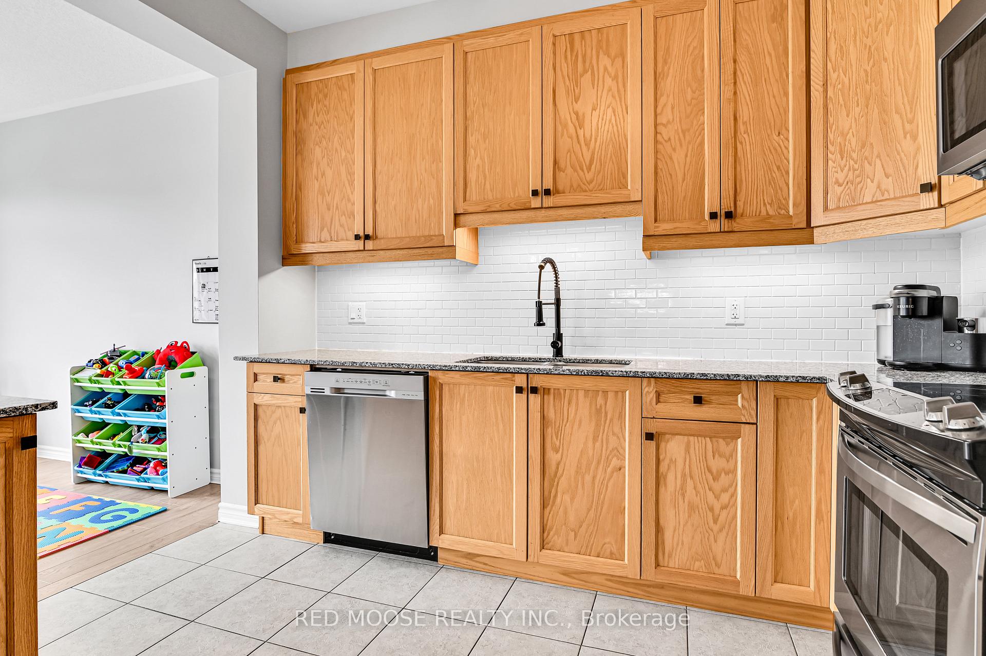 Photo 11 of 661 Rouncey Road, Ottawa, Kanata - Emerald Meadows/Trailwest — HOMEH