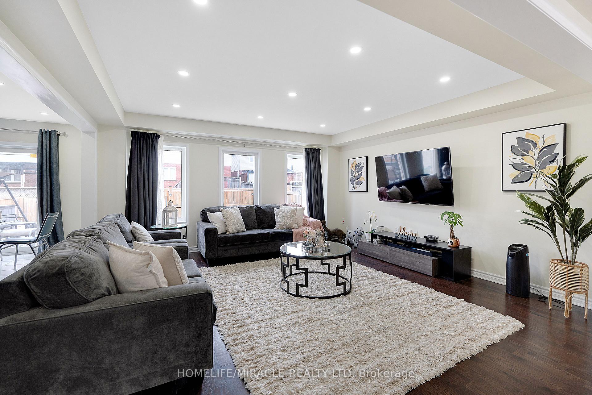 Photo 15 of 11 Watermill Street, Kitchener — HOMEH