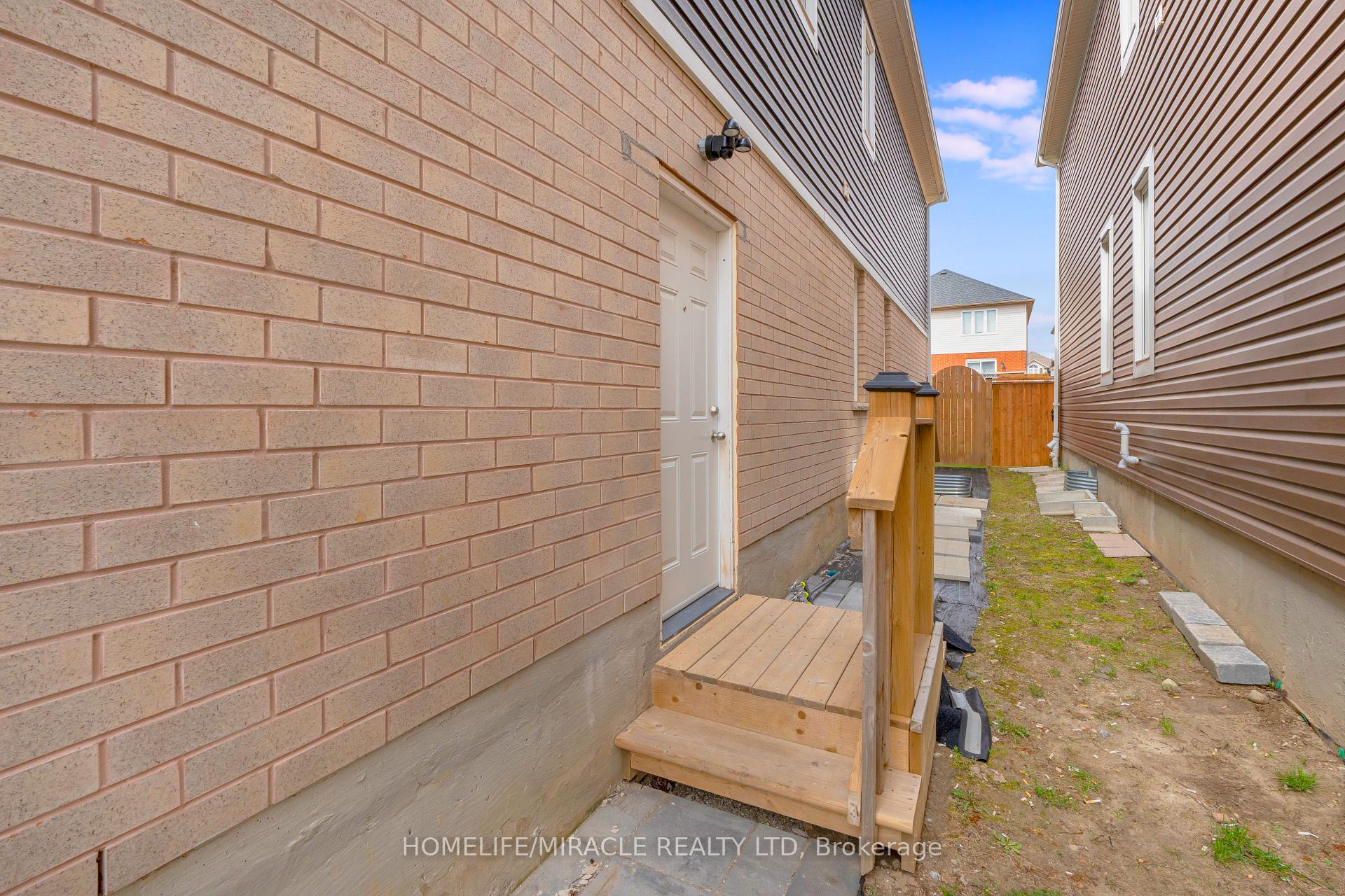 Photo 40 of 11 Watermill Street, Kitchener — HOMEH