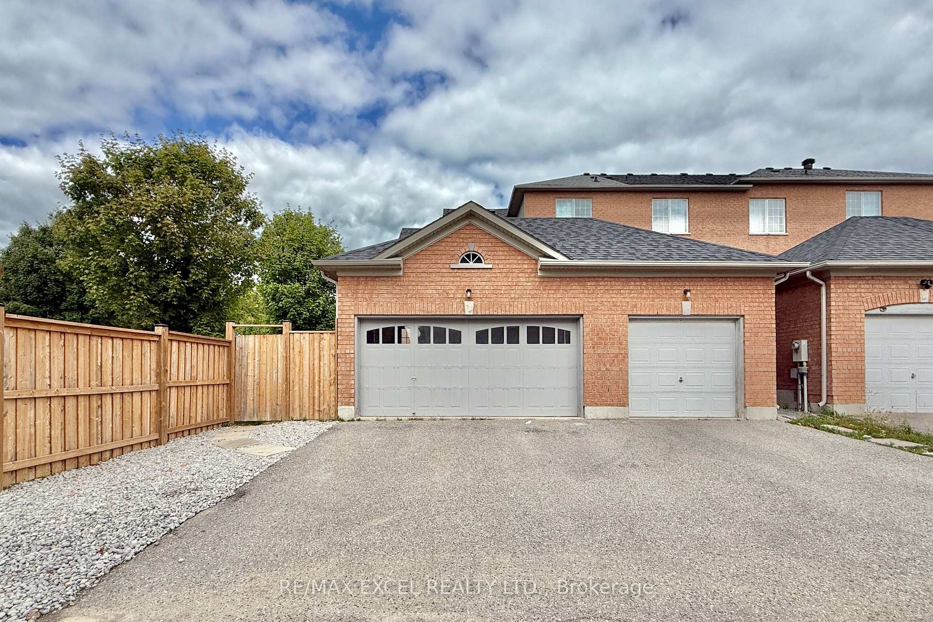 Photo 7 of 455 White's Hill Avenue, Markham, Cornell — HOMEH