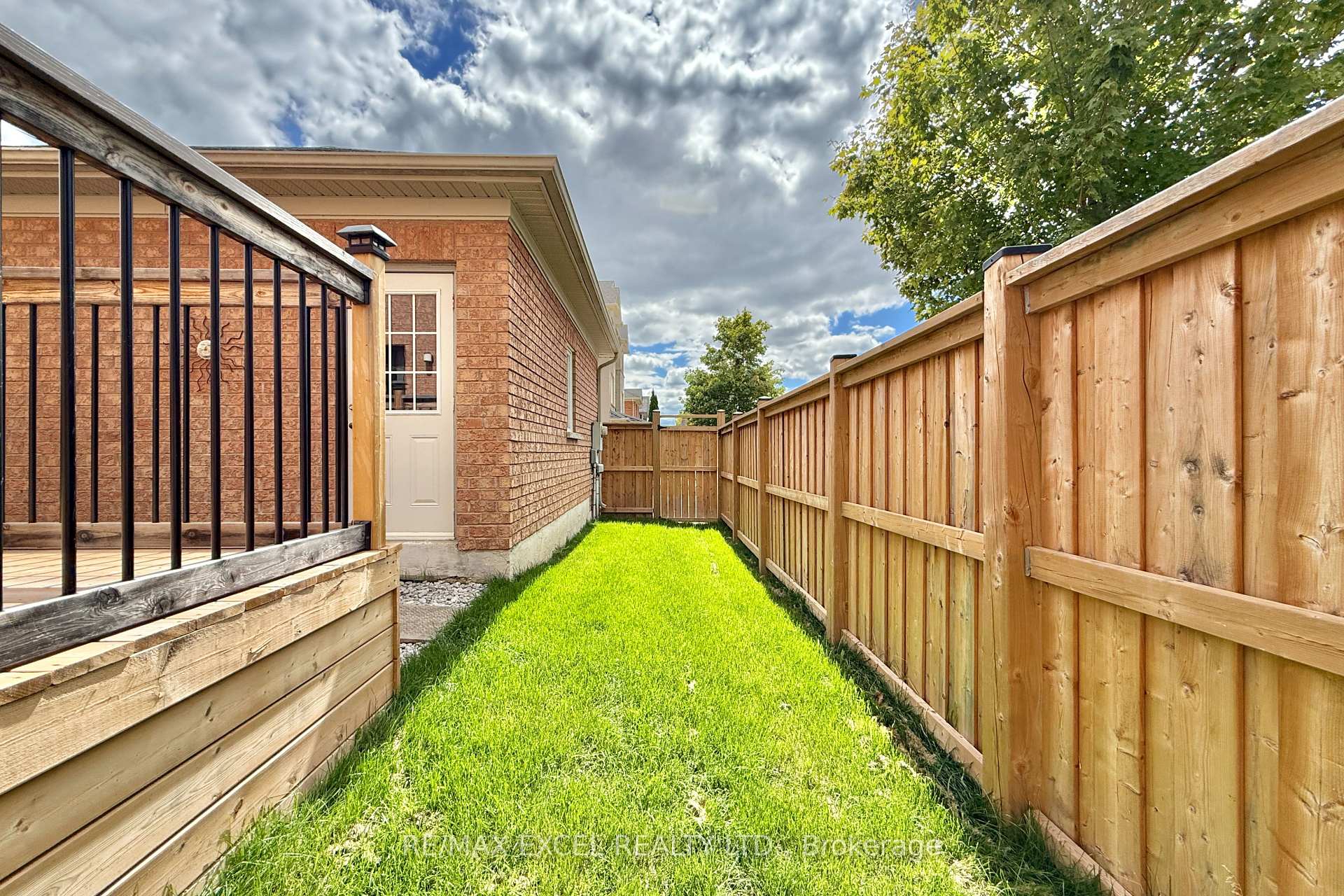 Photo 25 of 455 White's Hill Avenue, Markham, Cornell — HOMEH