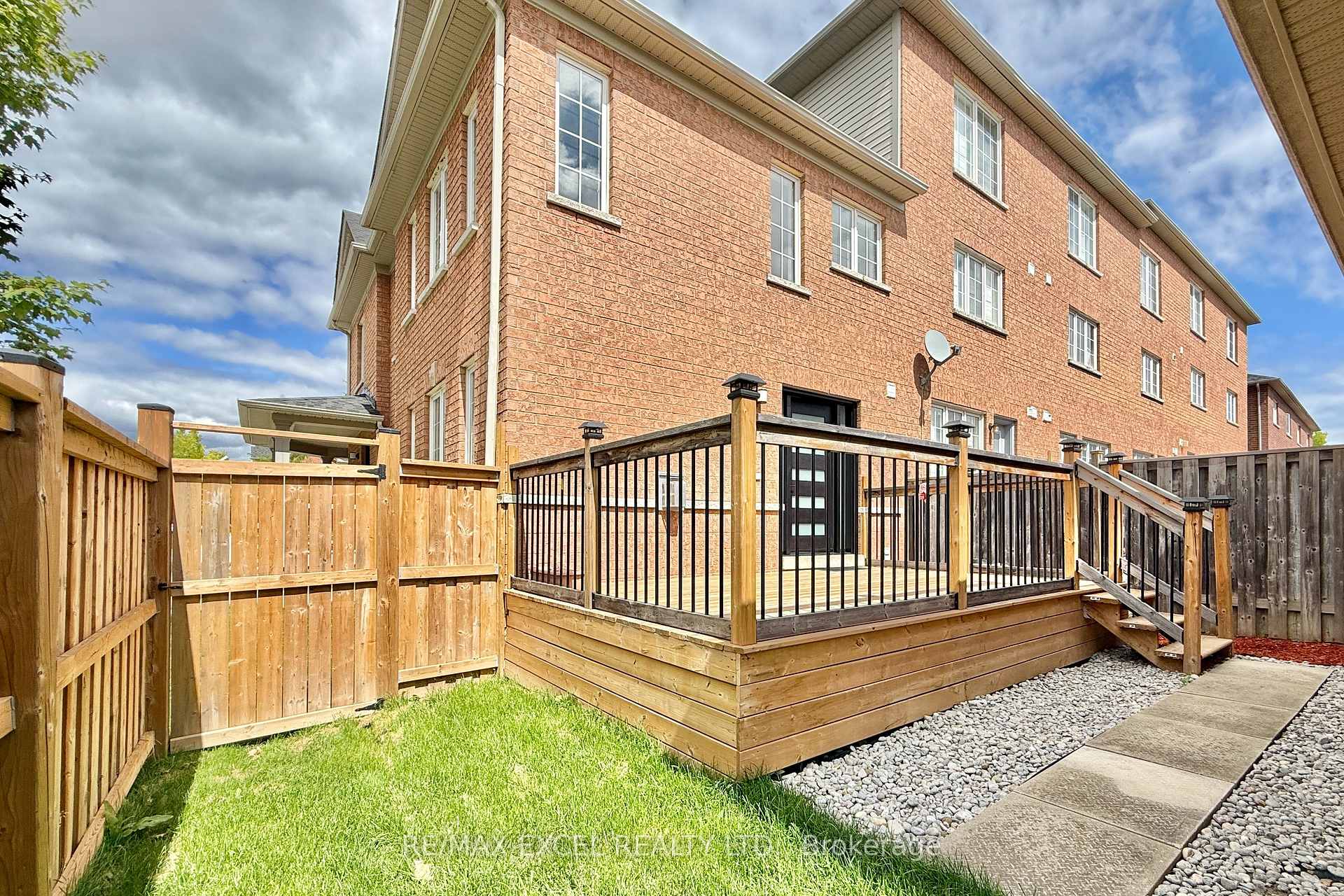 Photo 26 of 455 White's Hill Avenue, Markham, Cornell — HOMEH