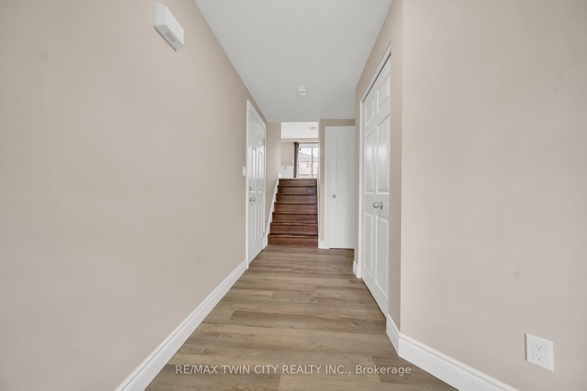 Photo 4 of 124 Donnenwerth Drive, Kitchener — HOMEH