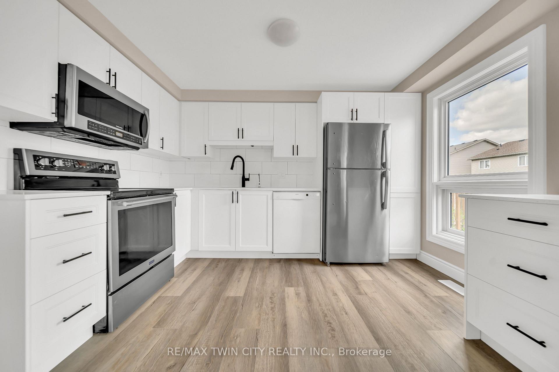 Photo 7 of 124 Donnenwerth Drive, Kitchener — HOMEH