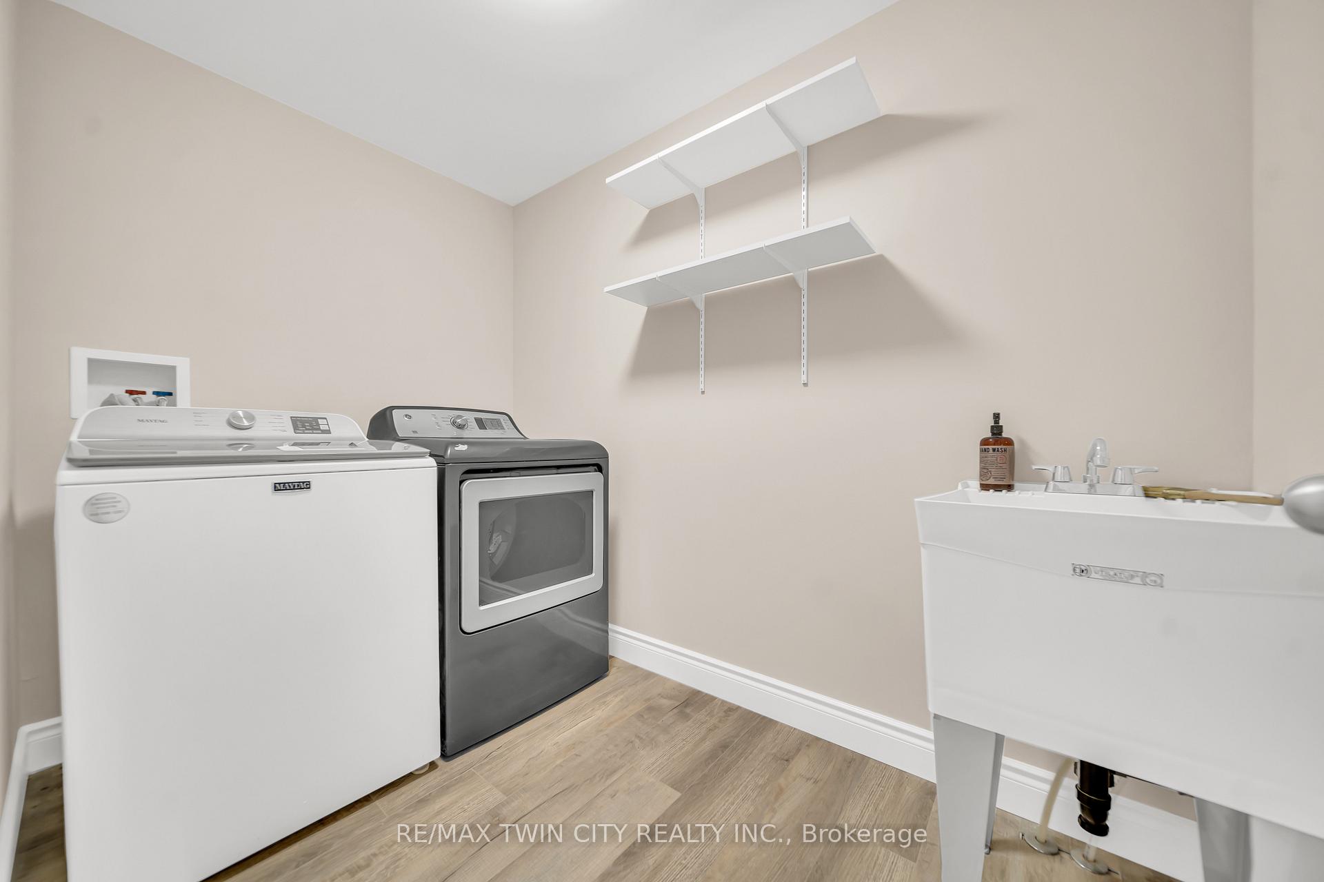 Photo 10 of 124 Donnenwerth Drive, Kitchener — HOMEH