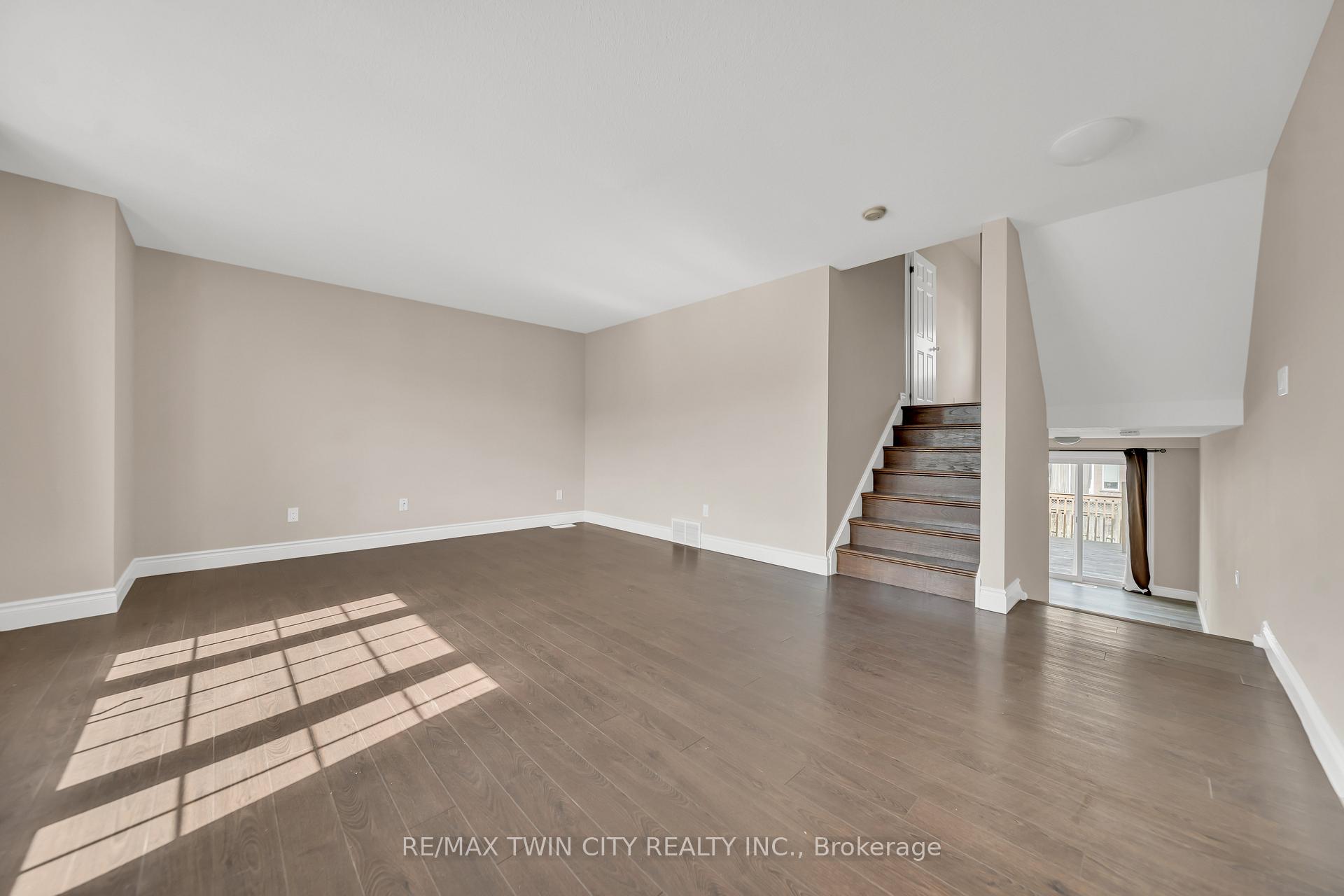 Photo 12 of 124 Donnenwerth Drive, Kitchener — HOMEH