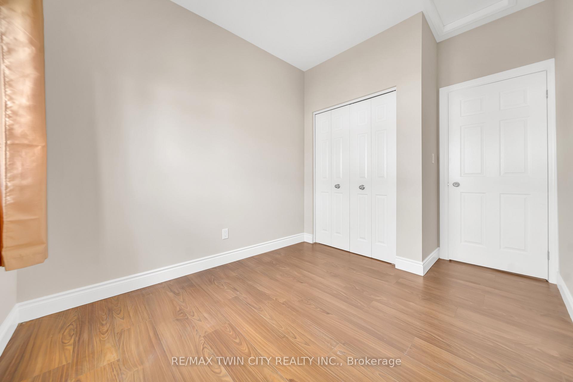 Photo 17 of 124 Donnenwerth Drive, Kitchener — HOMEH