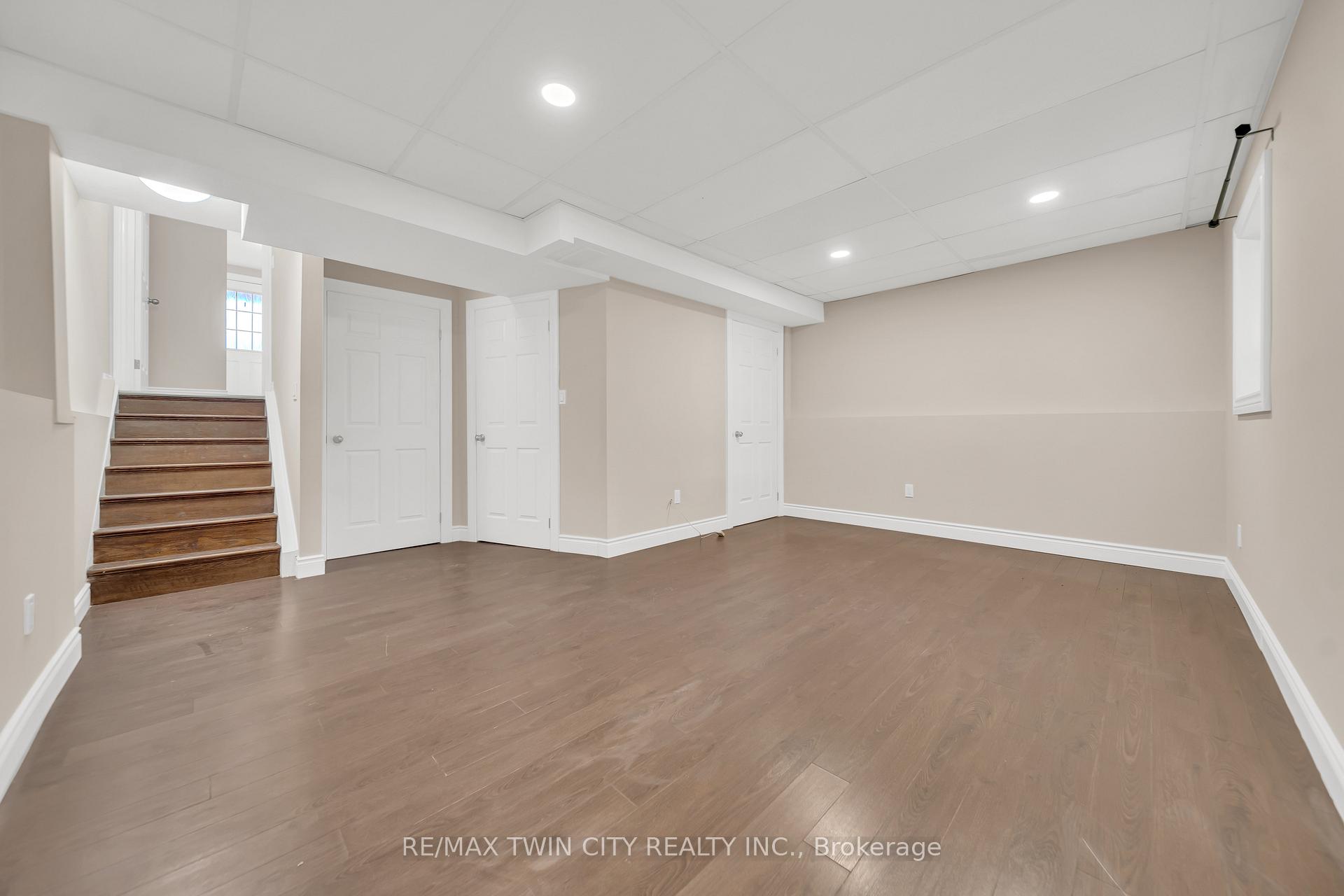 Photo 19 of 124 Donnenwerth Drive, Kitchener — HOMEH