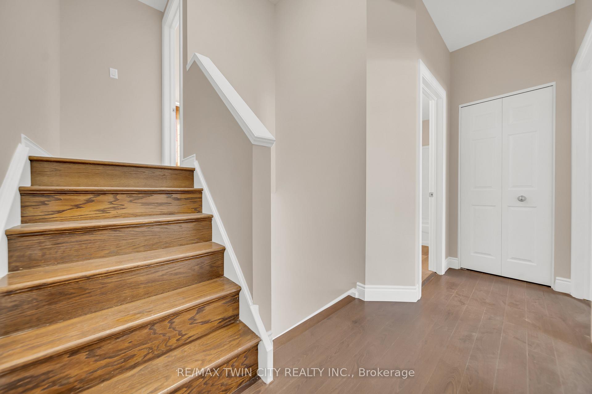Photo 20 of 124 Donnenwerth Drive, Kitchener — HOMEH