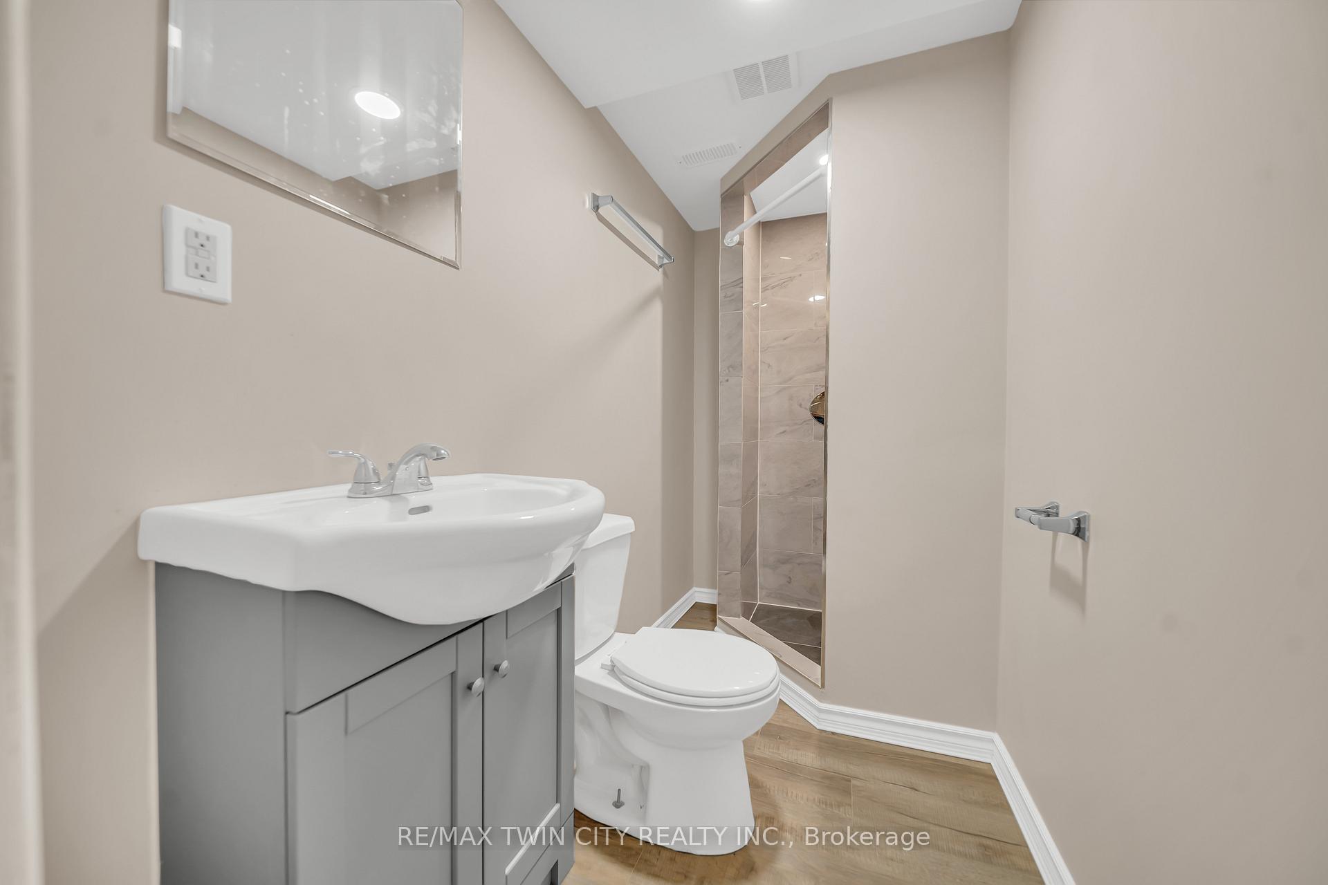 Photo 24 of 124 Donnenwerth Drive, Kitchener — HOMEH