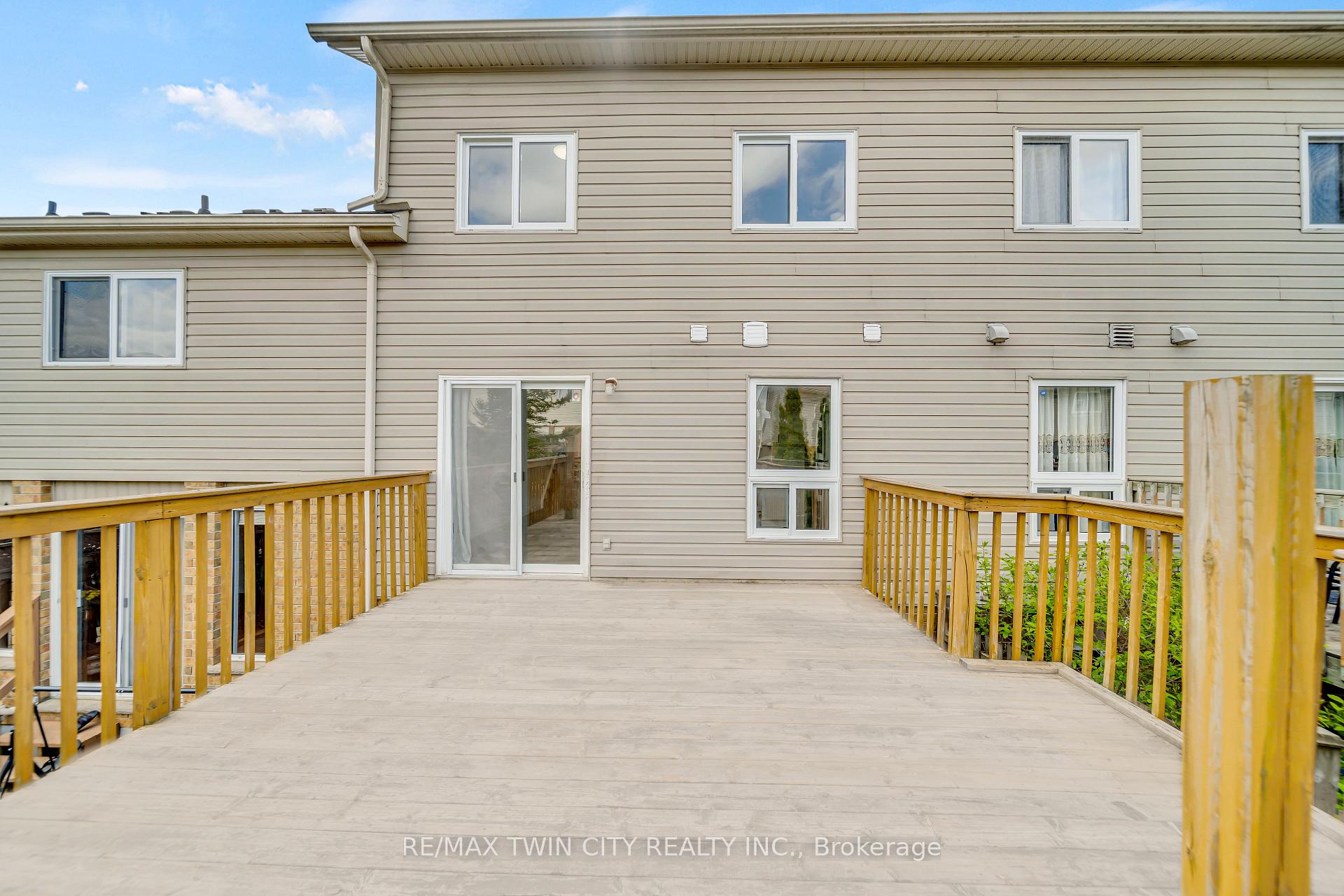 Photo 26 of 124 Donnenwerth Drive, Kitchener — HOMEH