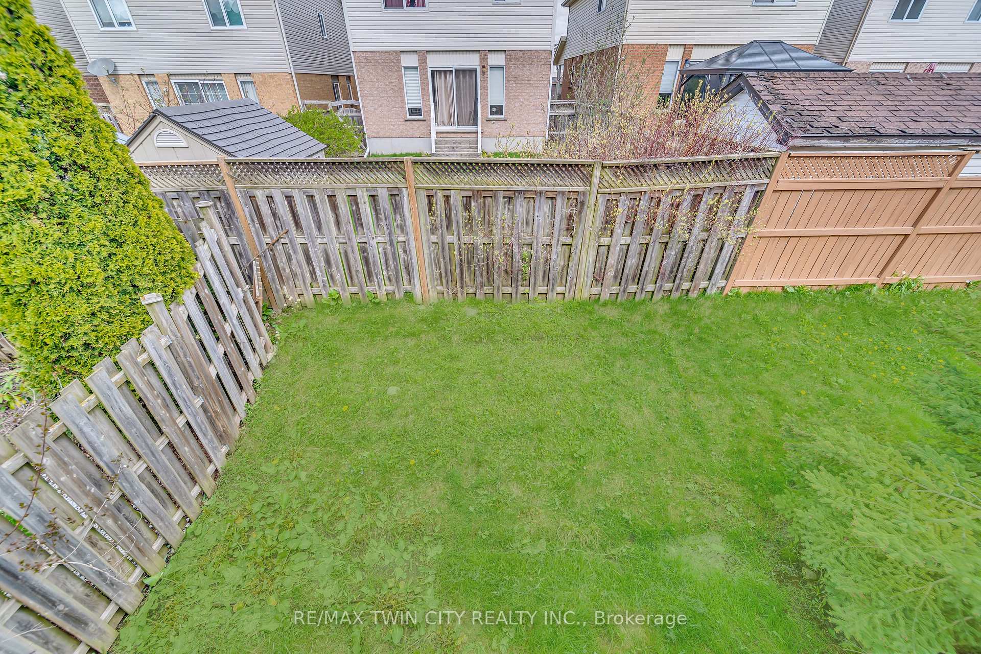 Photo 27 of 124 Donnenwerth Drive, Kitchener — HOMEH