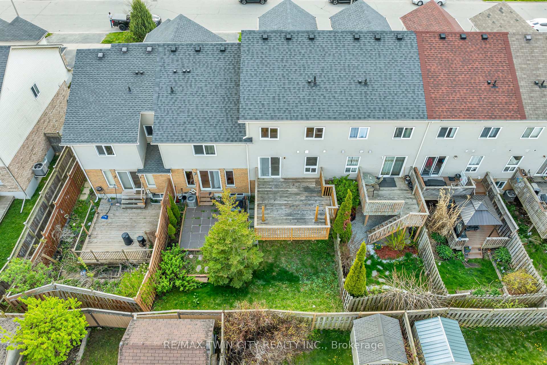 Photo 29 of 124 Donnenwerth Drive, Kitchener — HOMEH